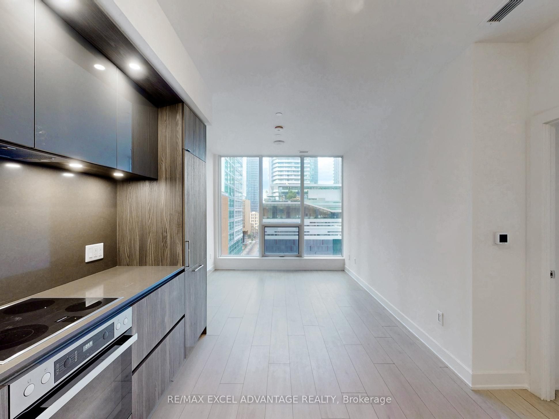 15 Mercer Street 817, Toronto, ON M5V 1H2 photo 5