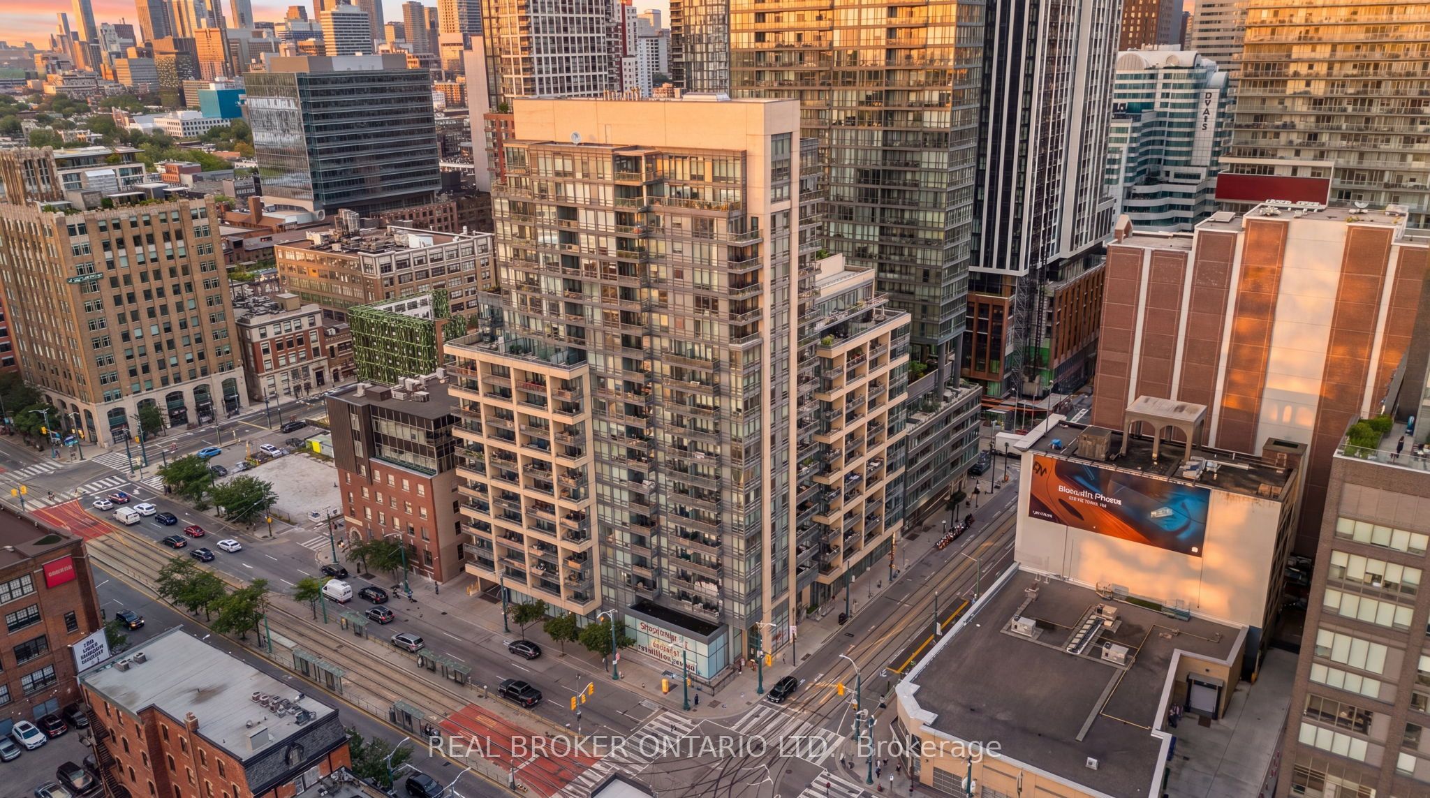 438 King Street W 1404, Toronto, ON M5V 3T9