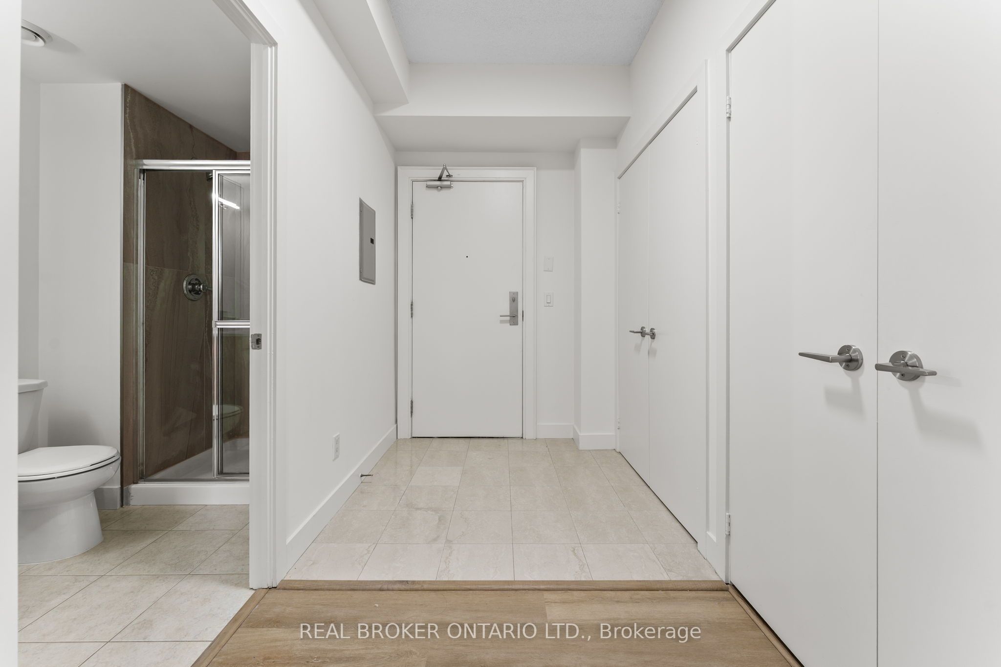 438 King Street W 1404, Toronto, ON M5V 3T9 photo 4