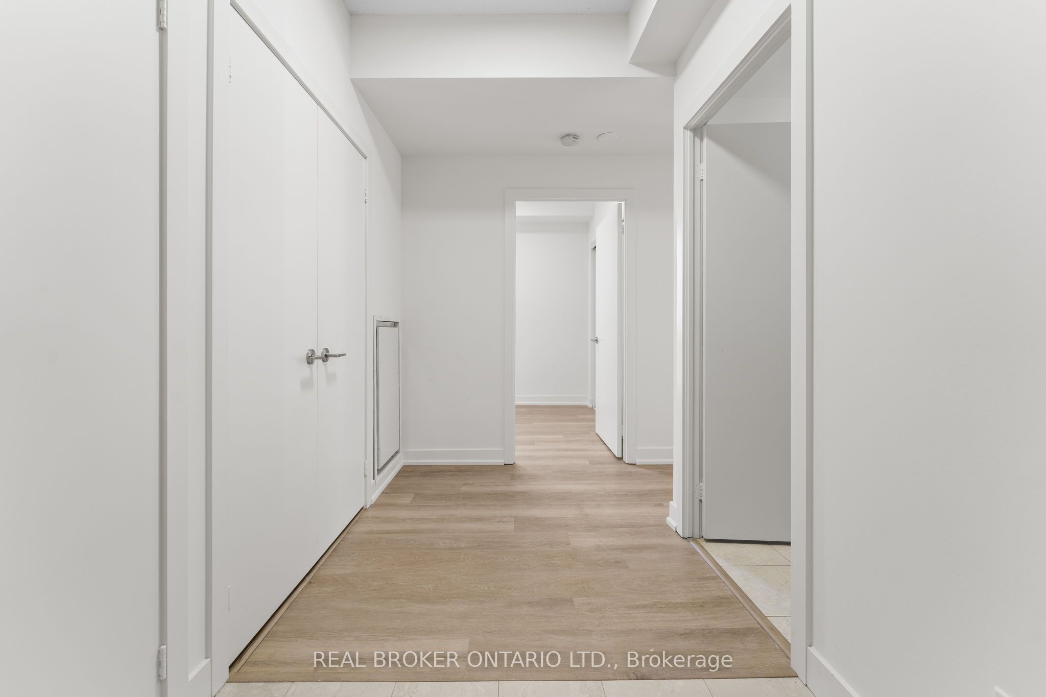 438 King Street W 1404, Toronto, ON M5V 3T9 photo 5