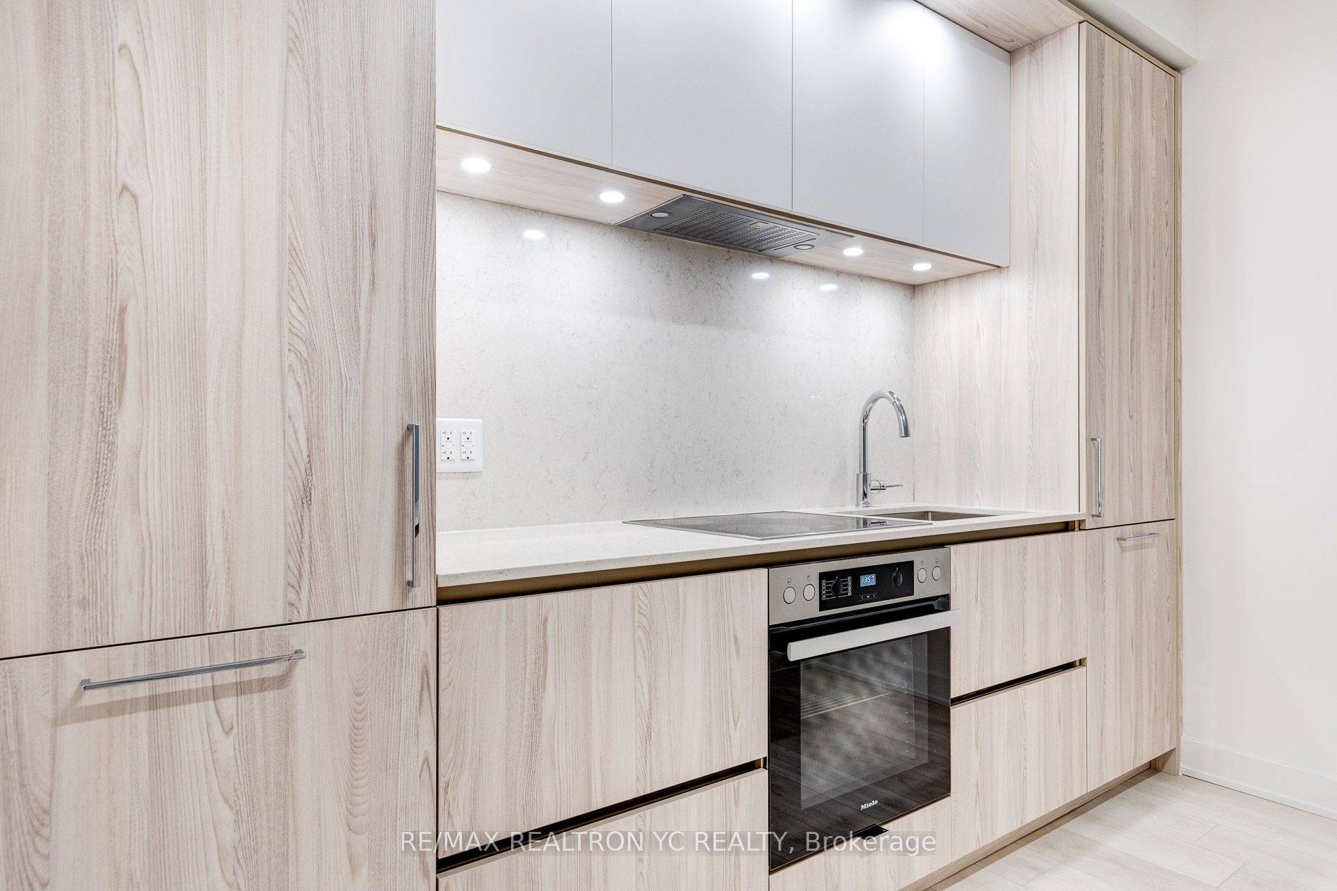 15 Mercer Street 501, Toronto, ON M5V 1H2 photo 4