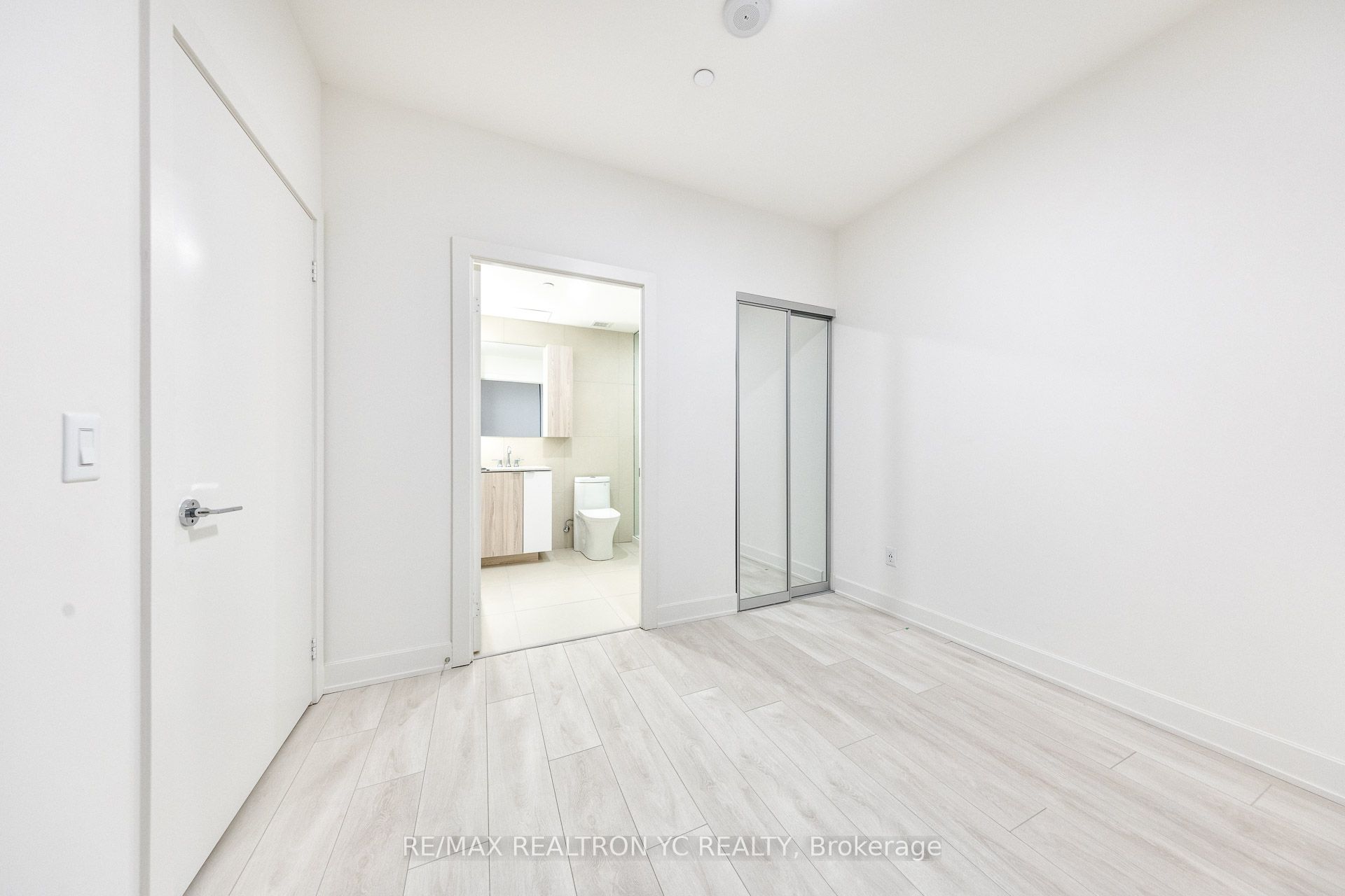 15 Mercer Street 501, Toronto, ON M5V 1H2 photo 5