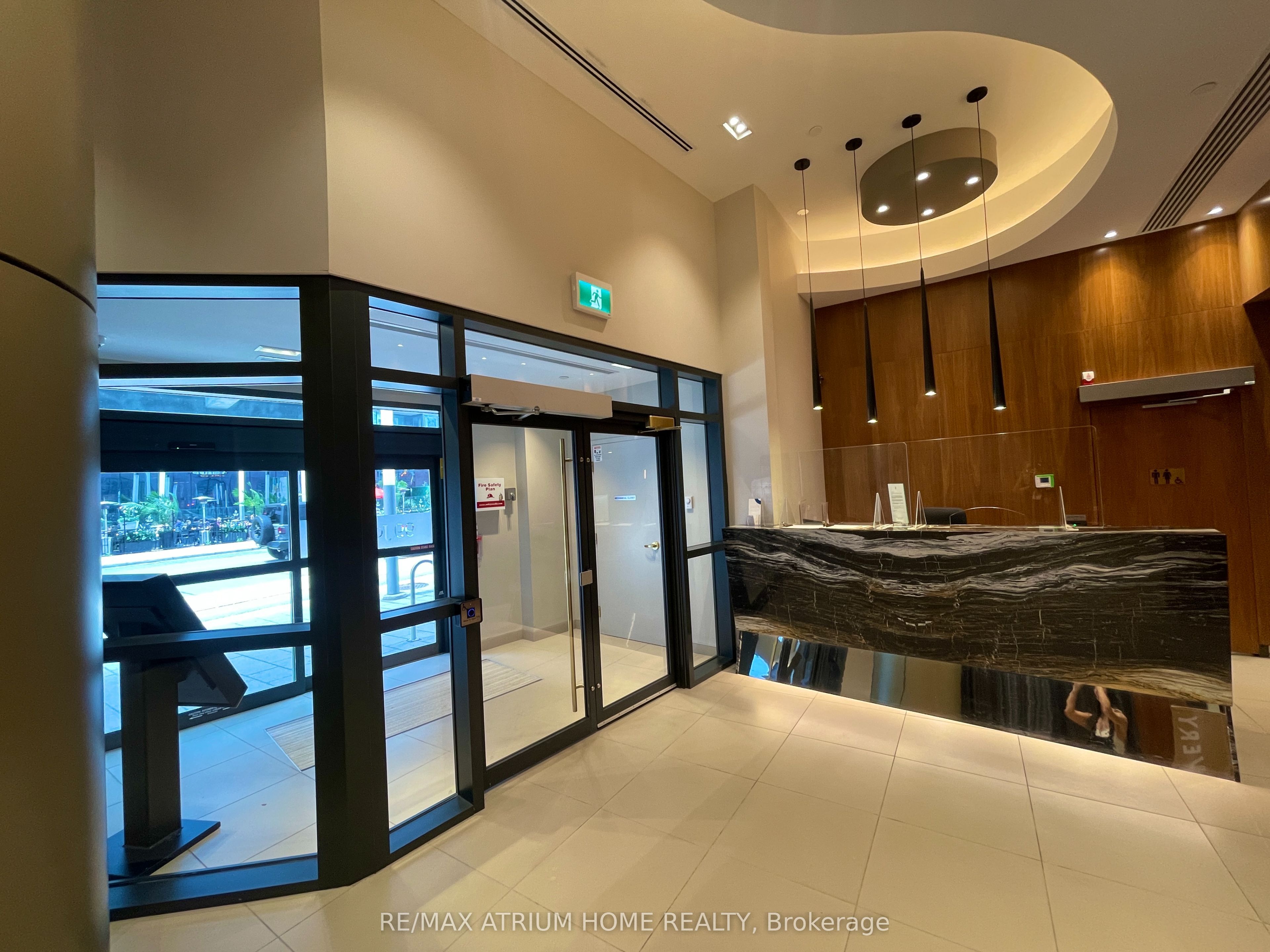 99 John Street W 2506, Toronto, ON M5V 0S6 photo 3
