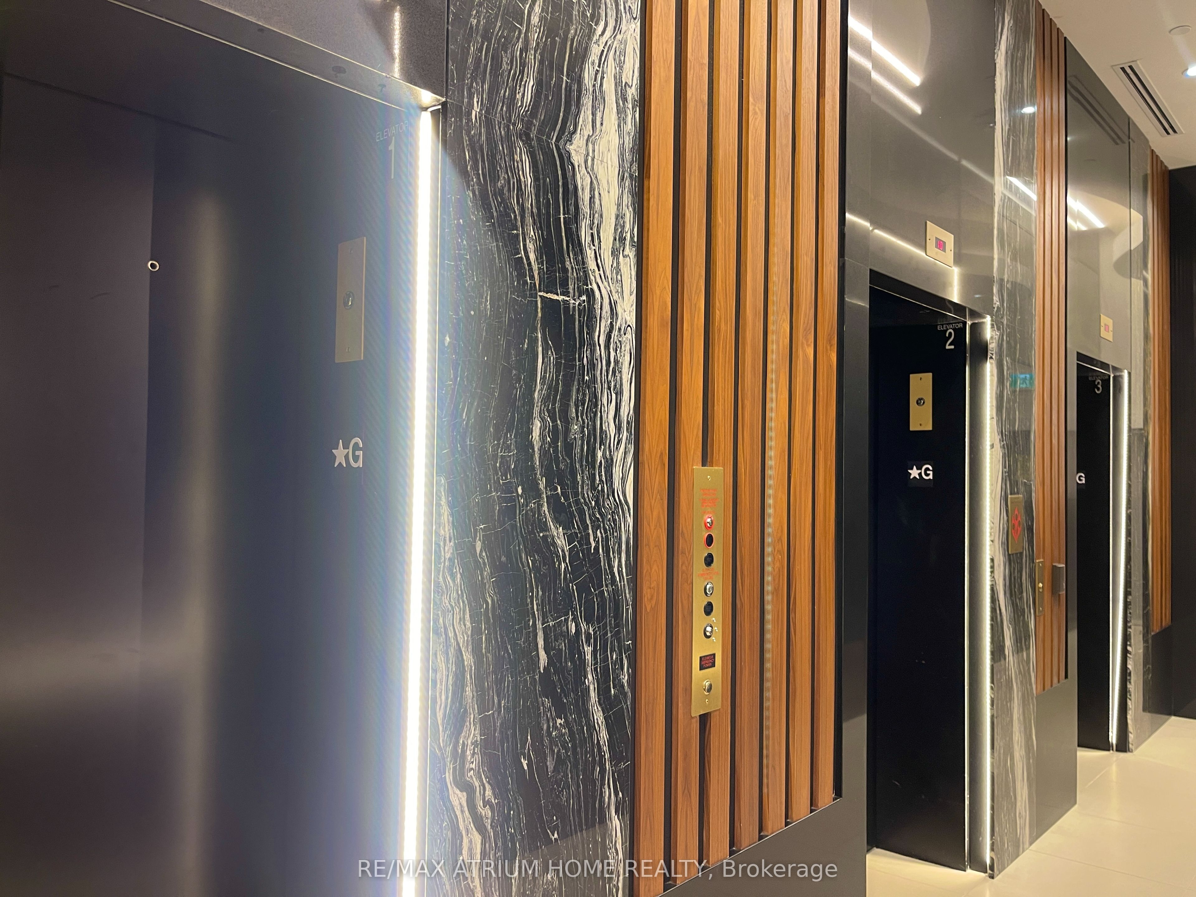 99 John Street W 2506, Toronto, ON M5V 0S6 photo 5