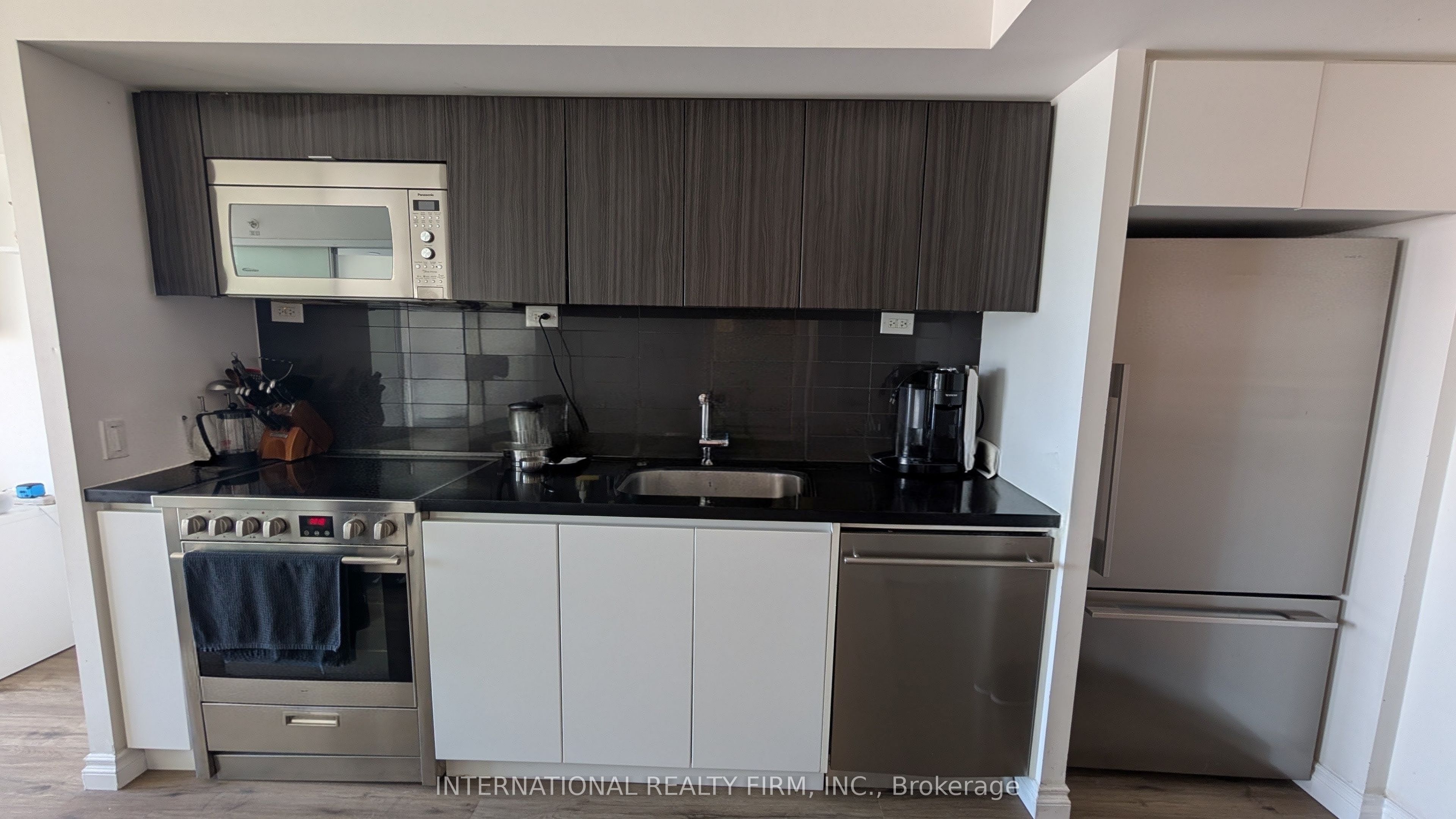 85 Queens Wharf Road 2110, Toronto, ON M5V 0J9 photo 2