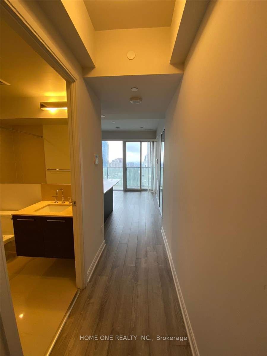 42 Charles Street E 1605, Toronto, ON M4Y 1T4 photo 2