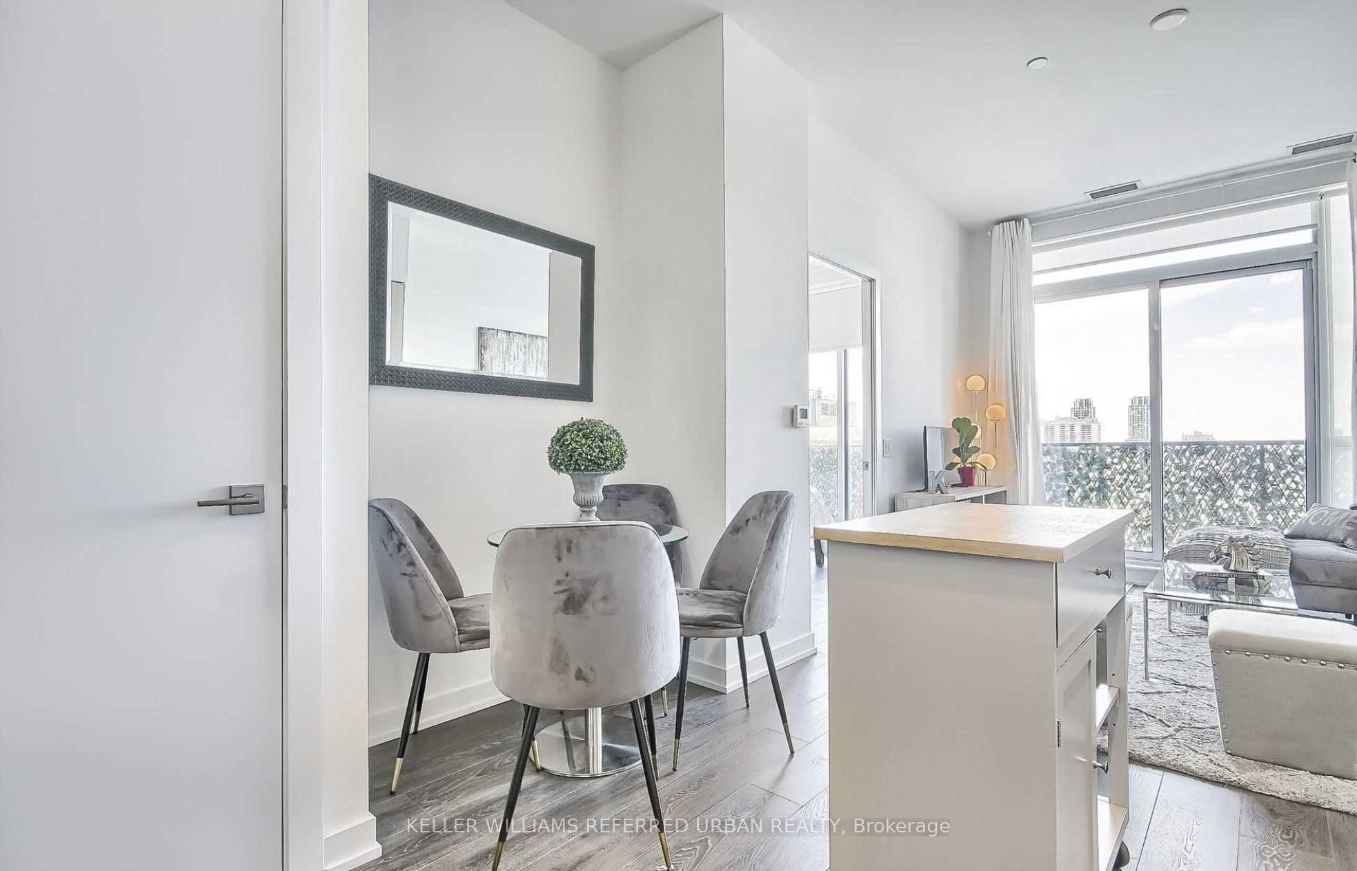 609 Avenue Road 1508, Toronto, ON M4V 2K3 photo 4