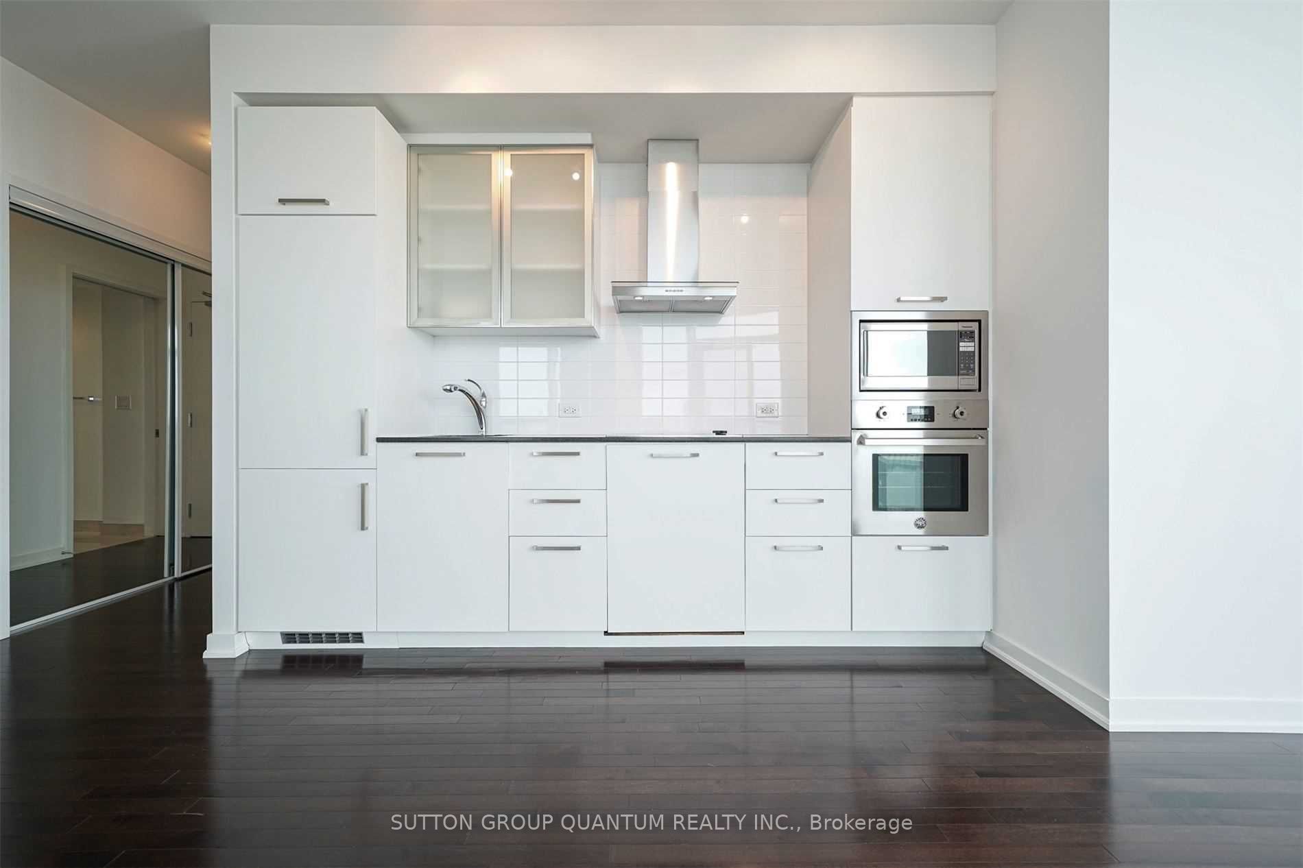 12 York Street 5207, Toronto, ON M5J 0A9 photo 4