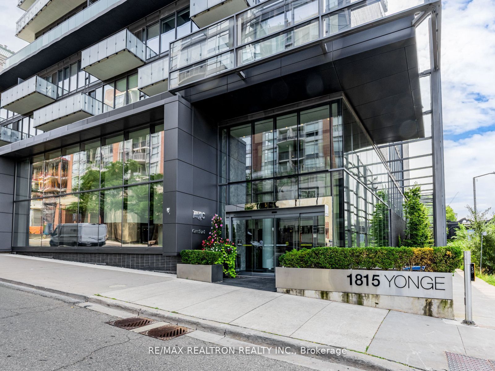 1815 Yonge Street 1006, Toronto, ON M4T 2A4 photo 2
