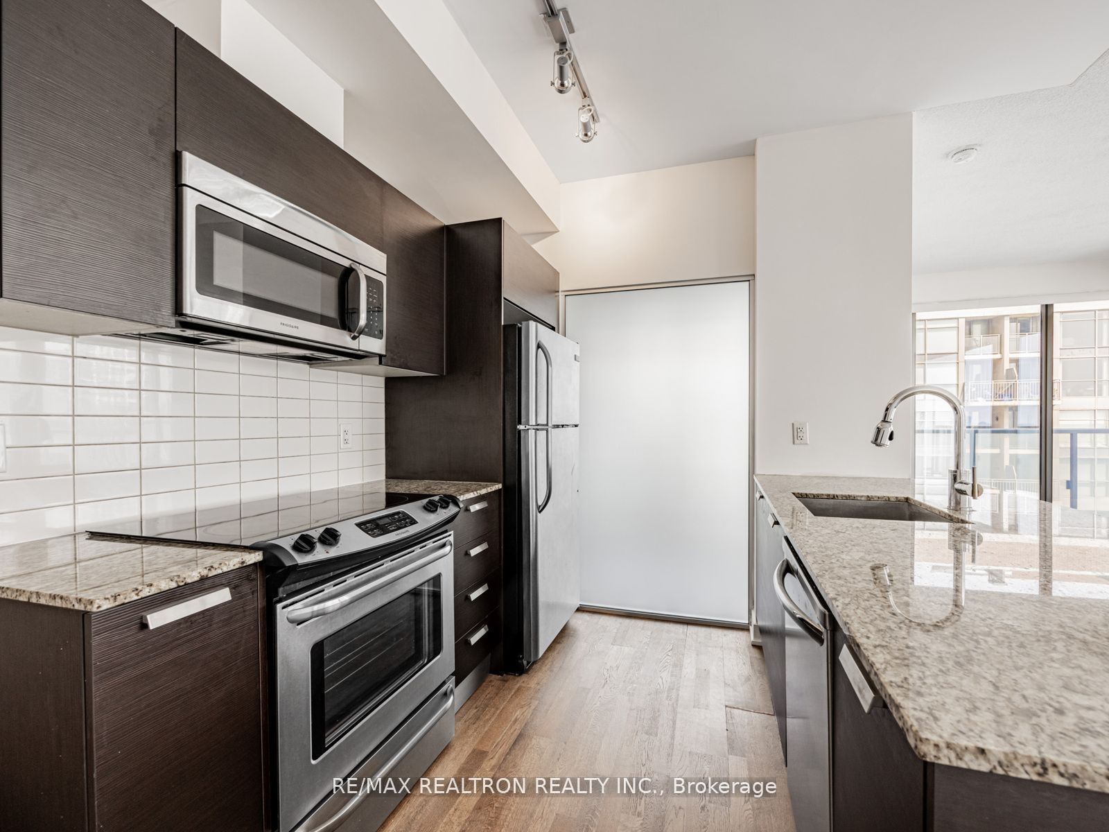 1815 Yonge Street 1006, Toronto, ON M4T 2A4 photo 5