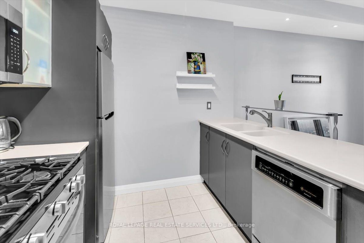 3 Mcalpine Street 108, Toronto, ON M5R 3T5 photo 5