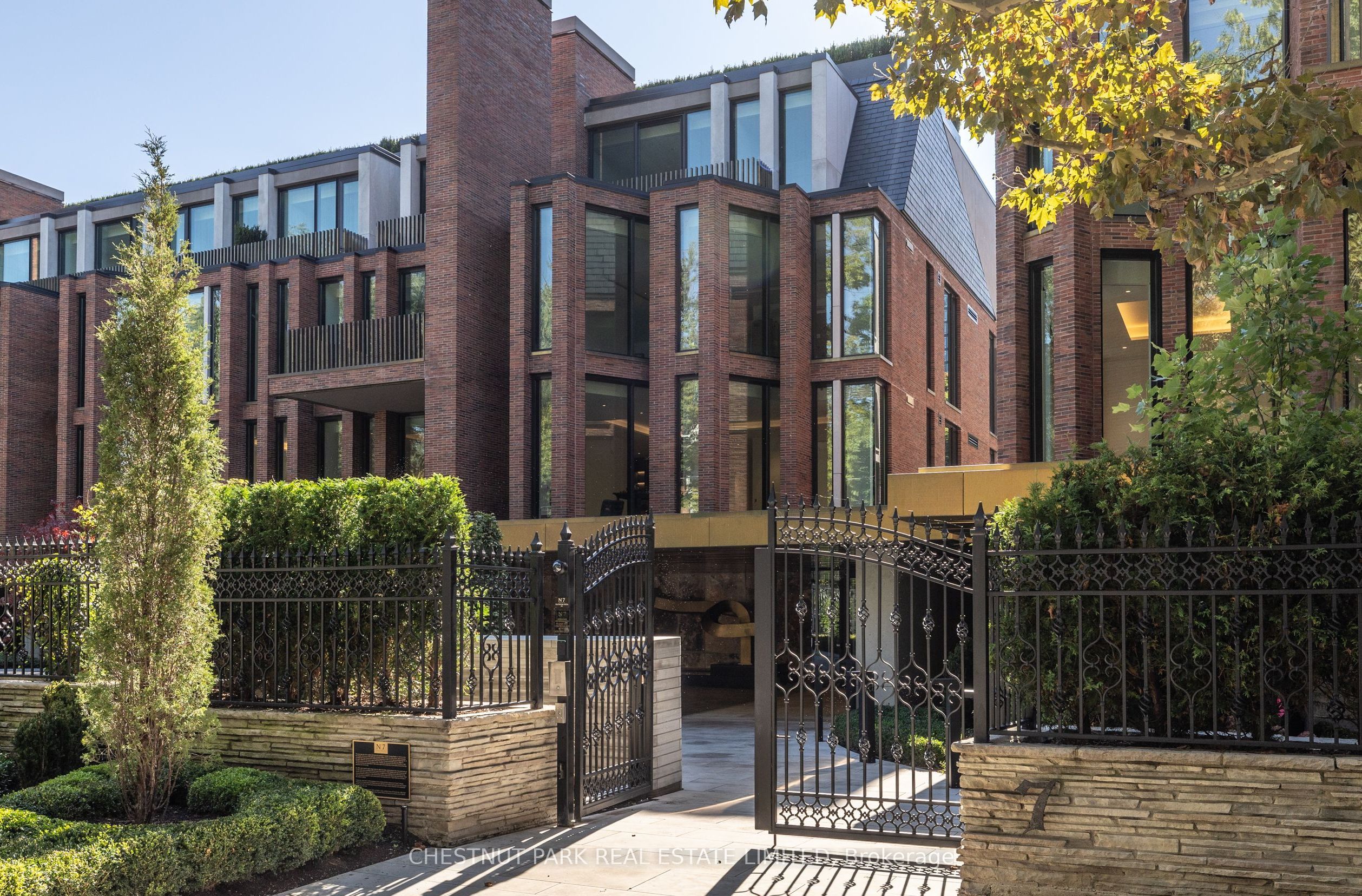7 Dale Avenue 205, Toronto, ON M4W 1K2