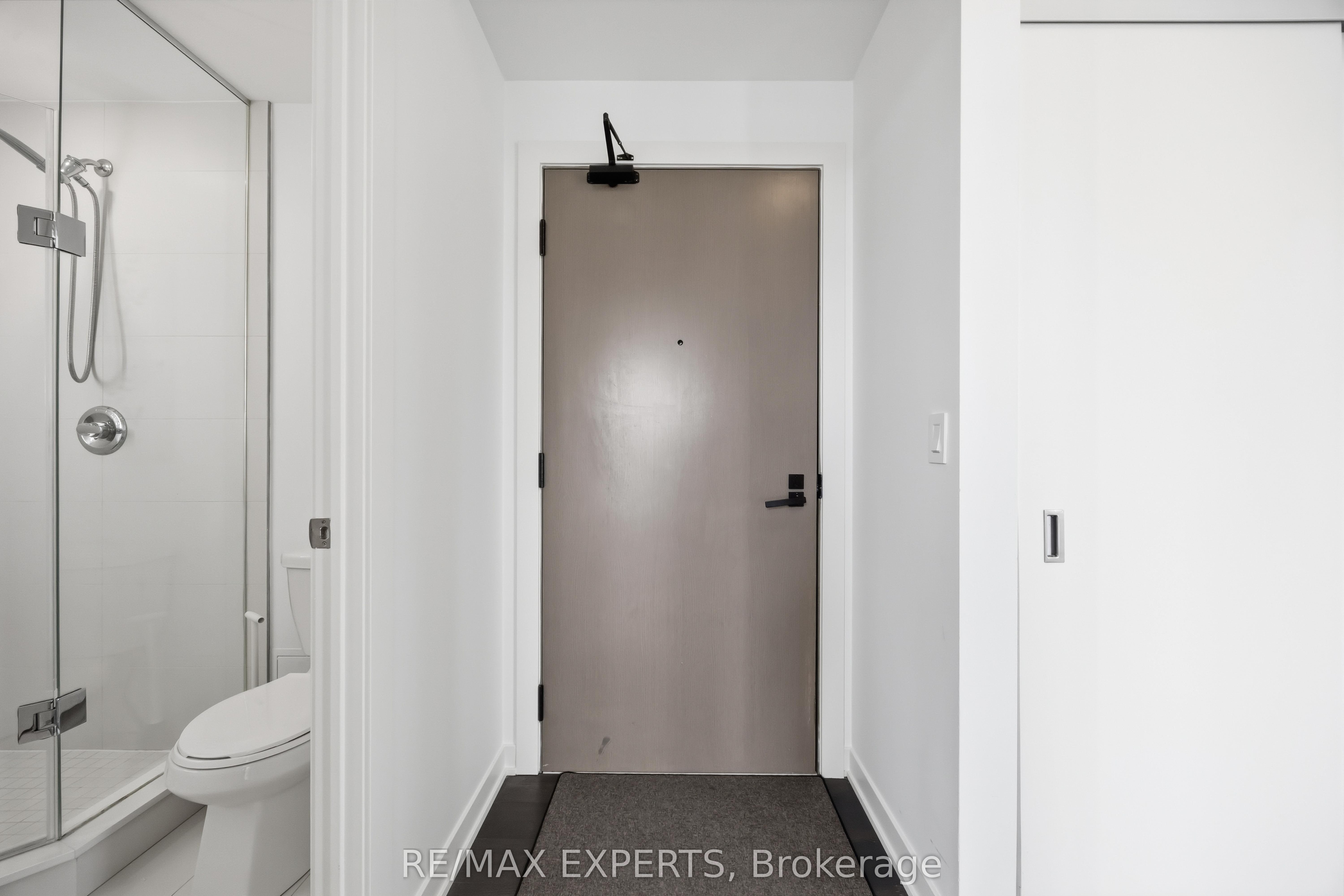 223 St Clair Avenue W 1007, Toronto, ON M4V 0A5 photo 2