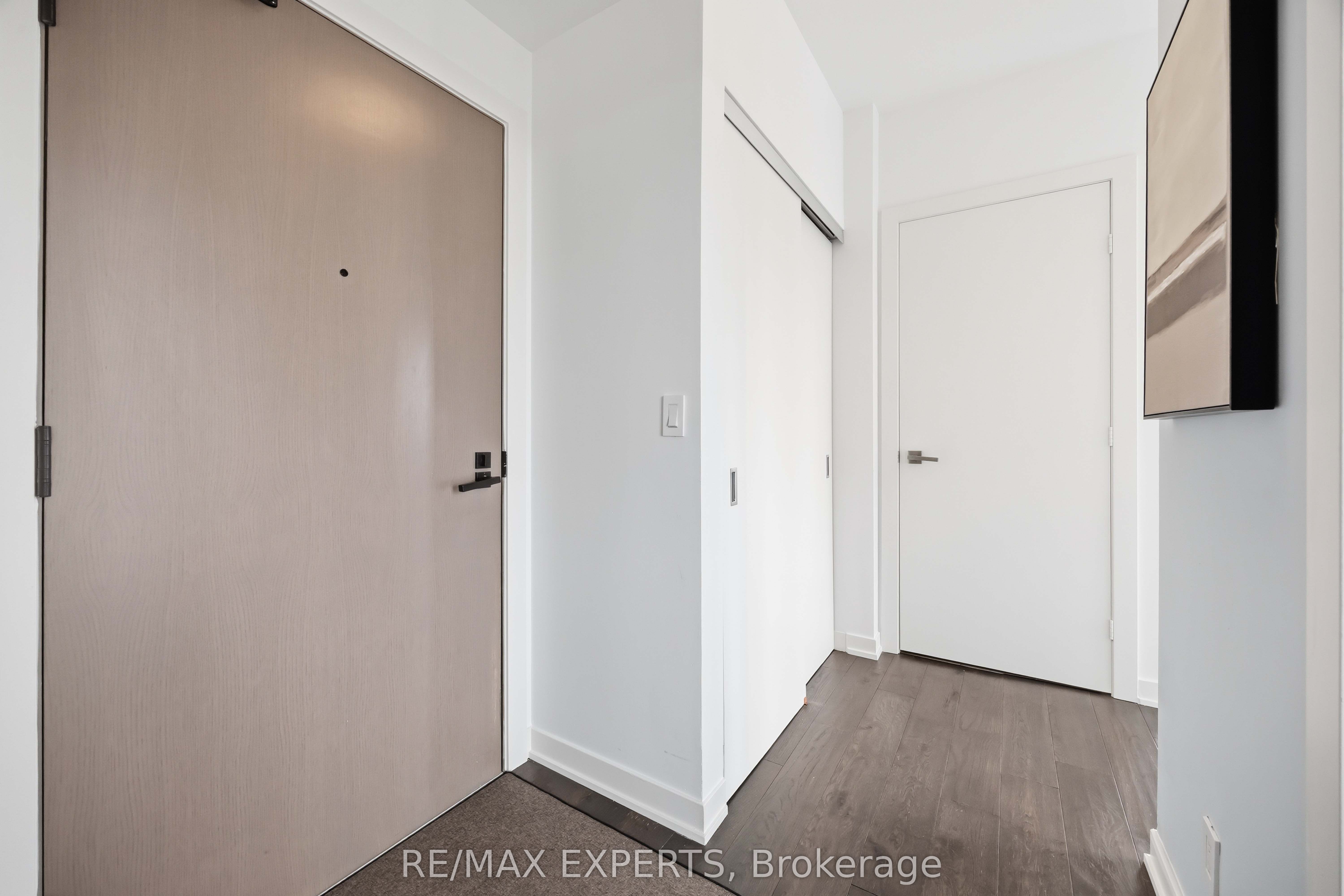 223 St Clair Avenue W 1007, Toronto, ON M4V 0A5 photo 3