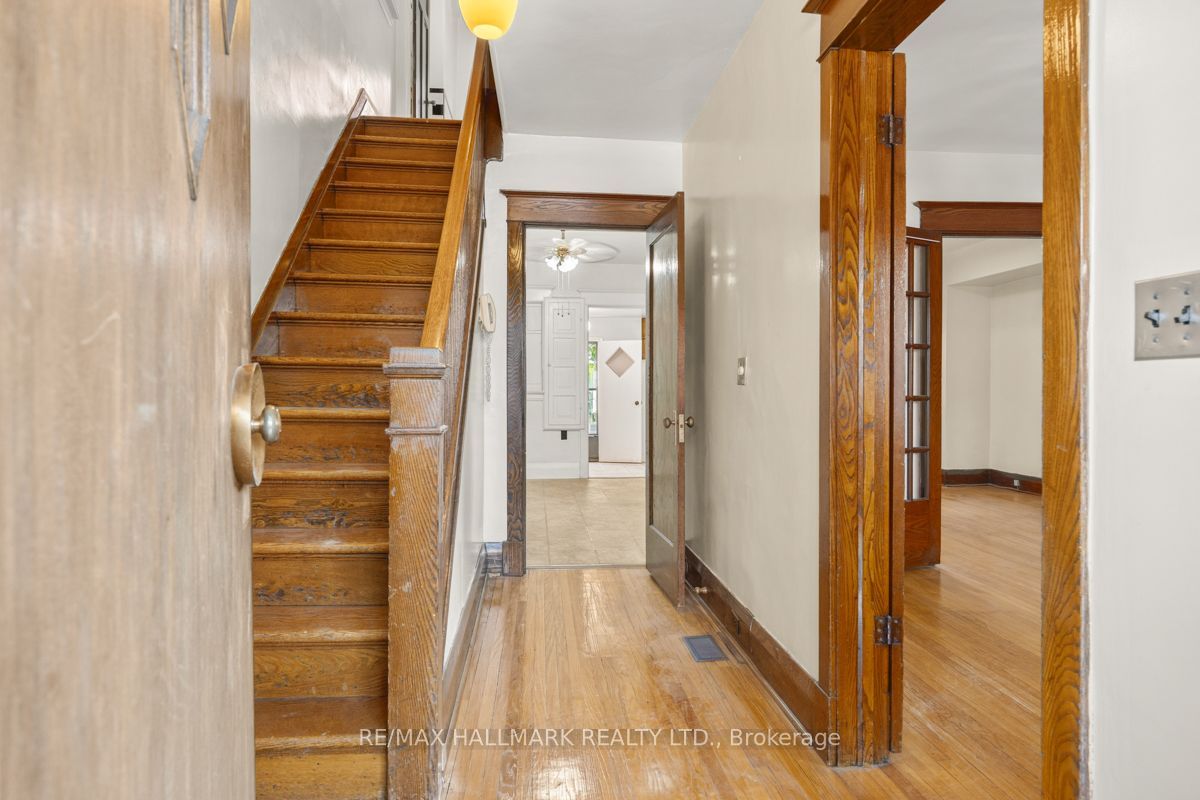 511 Northcliffe Boulevard, Toronto, ON M6E 3L4 photo 5