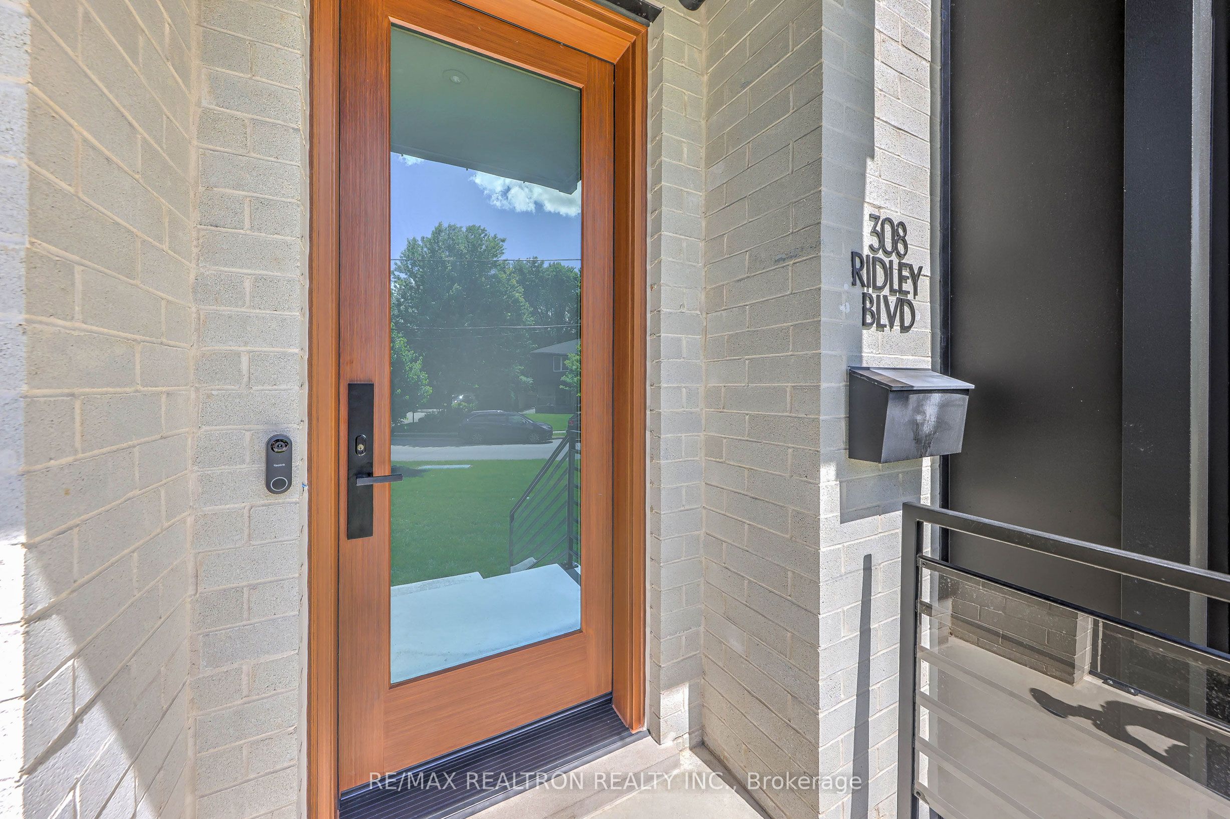 308 Ridley Boulevard, Toronto, ON M3H 1K9 photo 2
