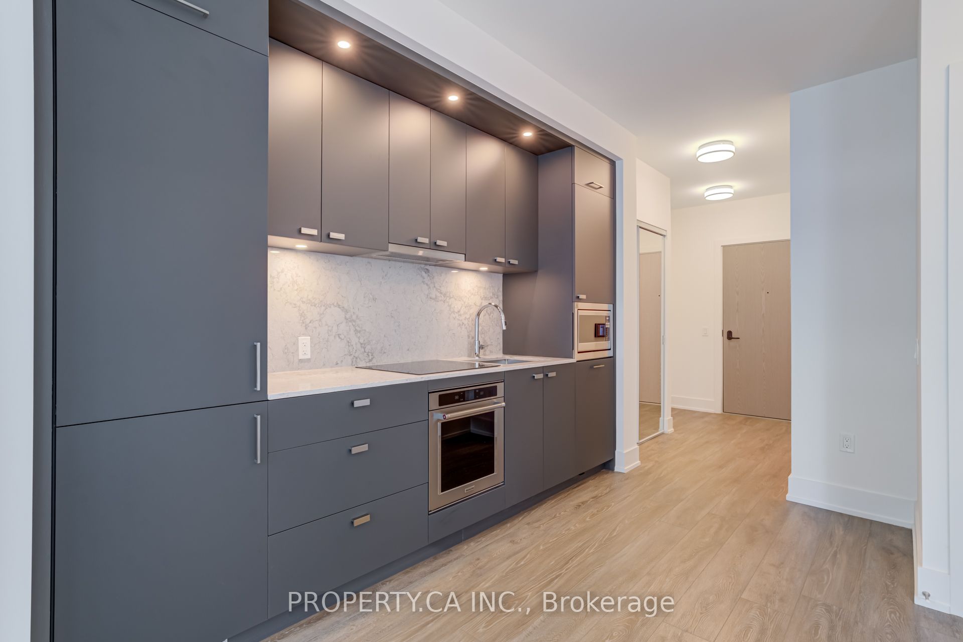 10 Inn On The Park Drive 705, Toronto, ON M3C 0P9 photo 4
