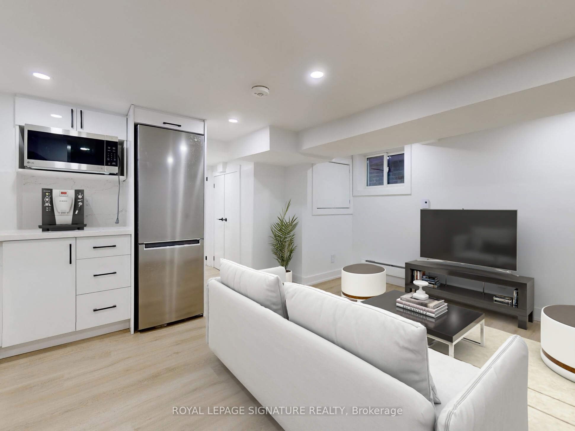 250 Major Street Lower F, Toronto, ON M5S 2L6 photo 2