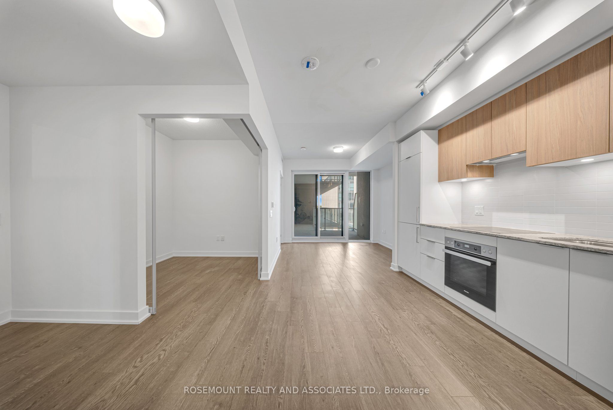 50 O'Neill Road 504, Toronto, ON M3C 0R1 photo 4