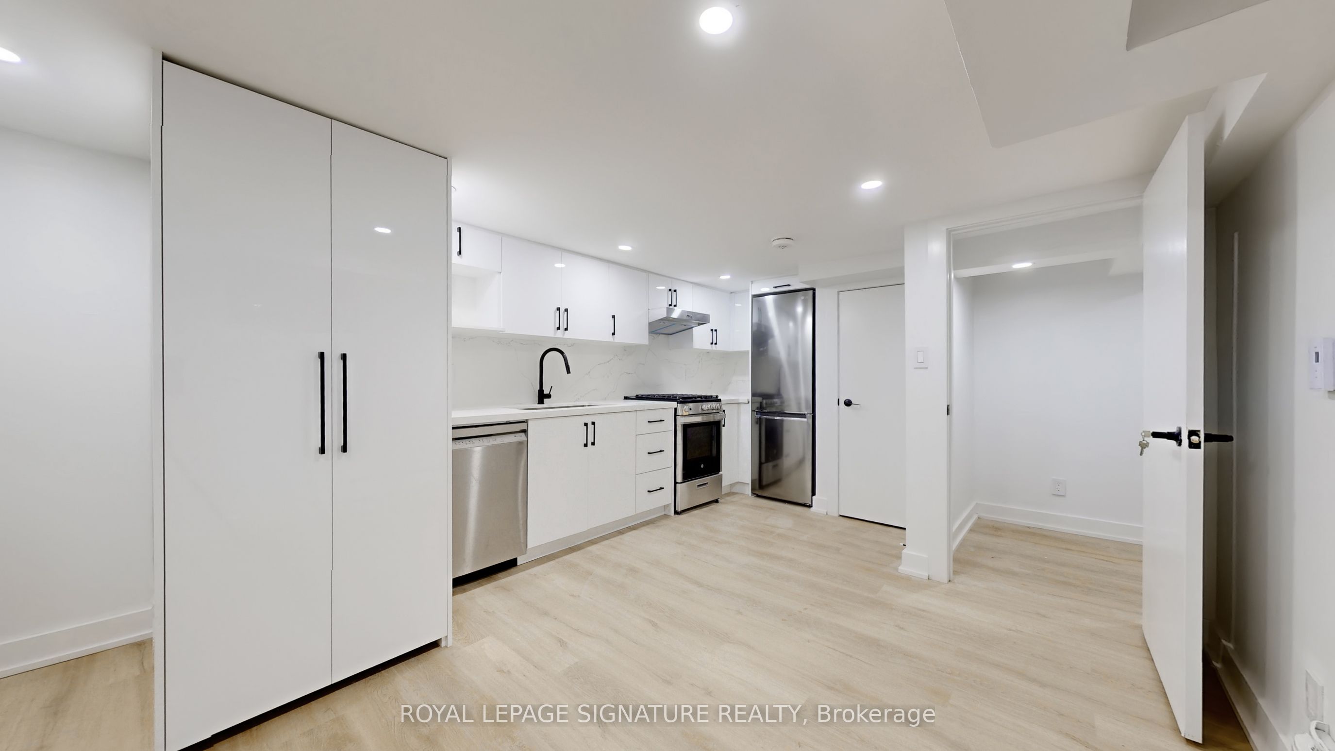 250 Major Street Lower B, Toronto, ON M5S 2L6 photo 4
