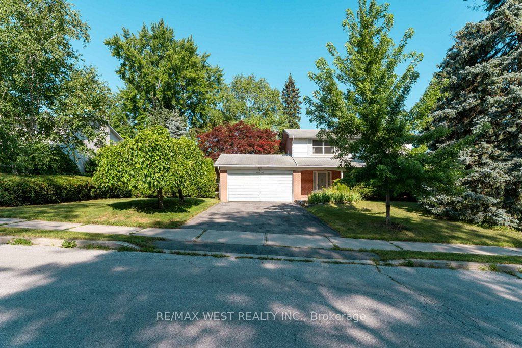 2 Robinter Drive, Toronto, ON M2M 3P9 photo 3
