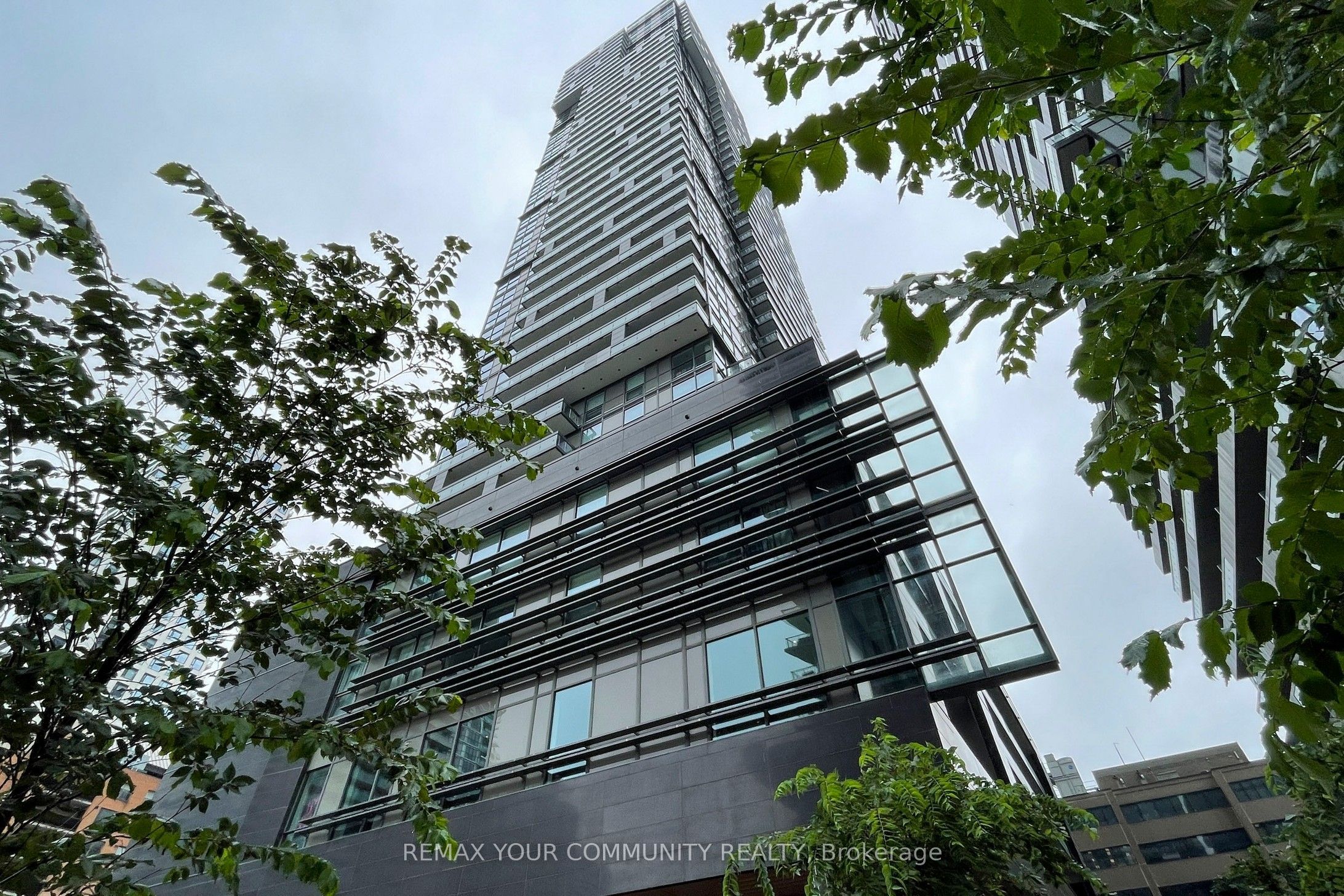 39 Roehampton Avenue 1001, Toronto, ON M4P 0G1