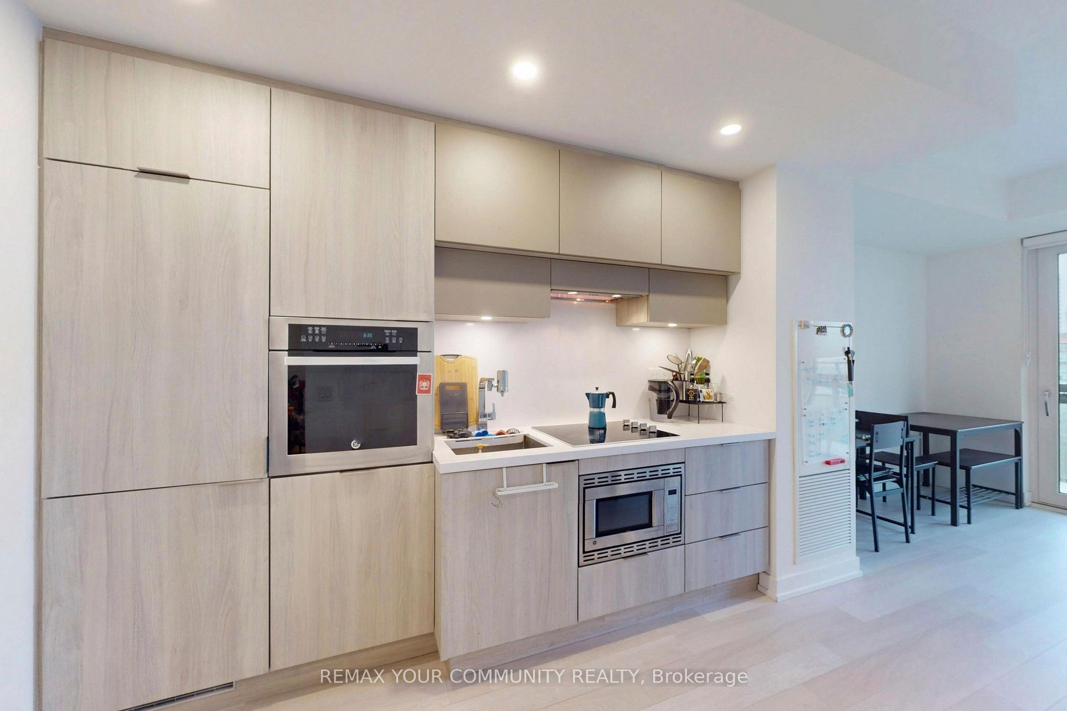 39 Roehampton Avenue 1001, Toronto, ON M4P 0G1 photo 3