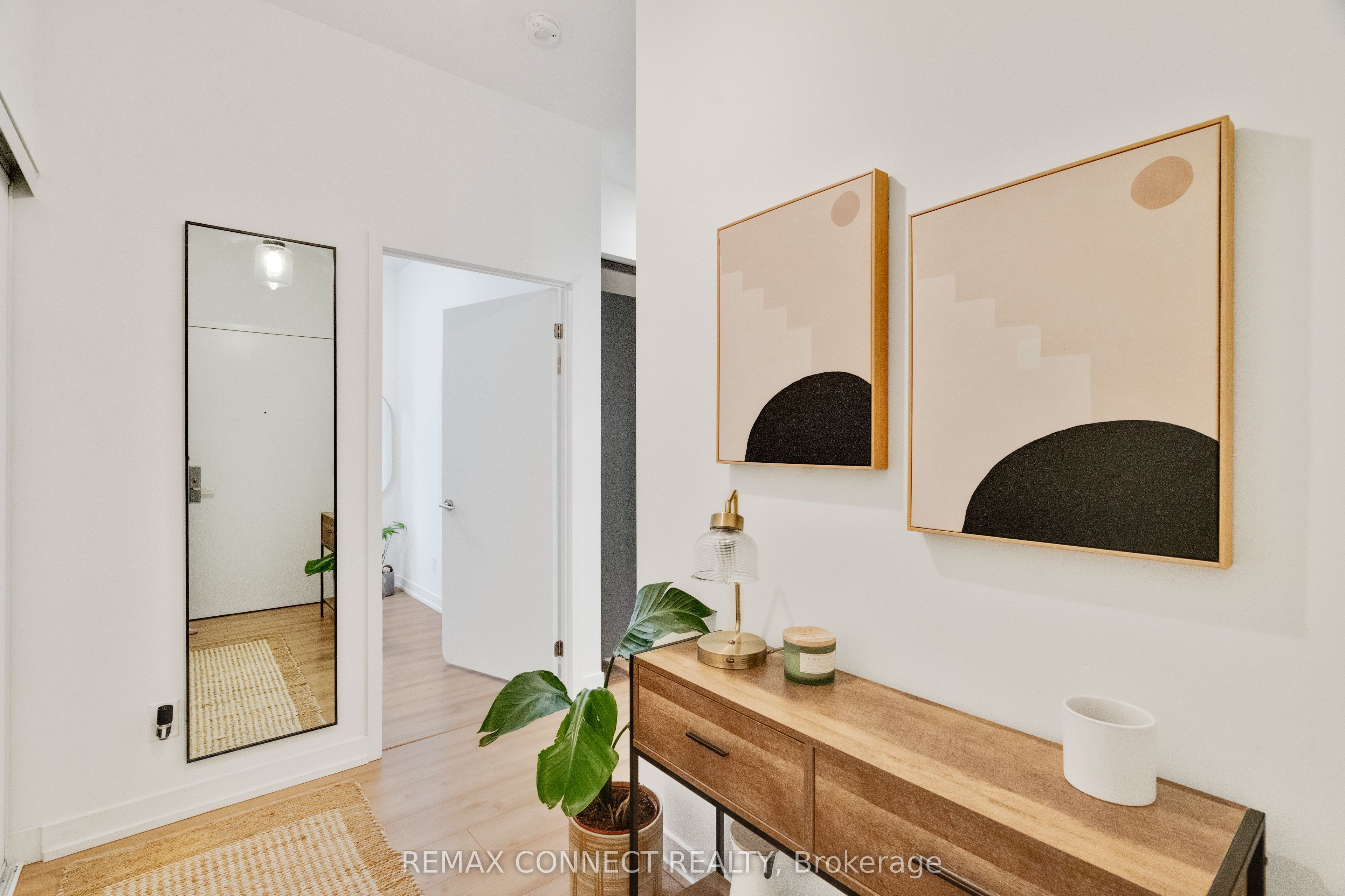 135 East Liberty Street 714, Toronto, ON M6K 0G7 photo 2