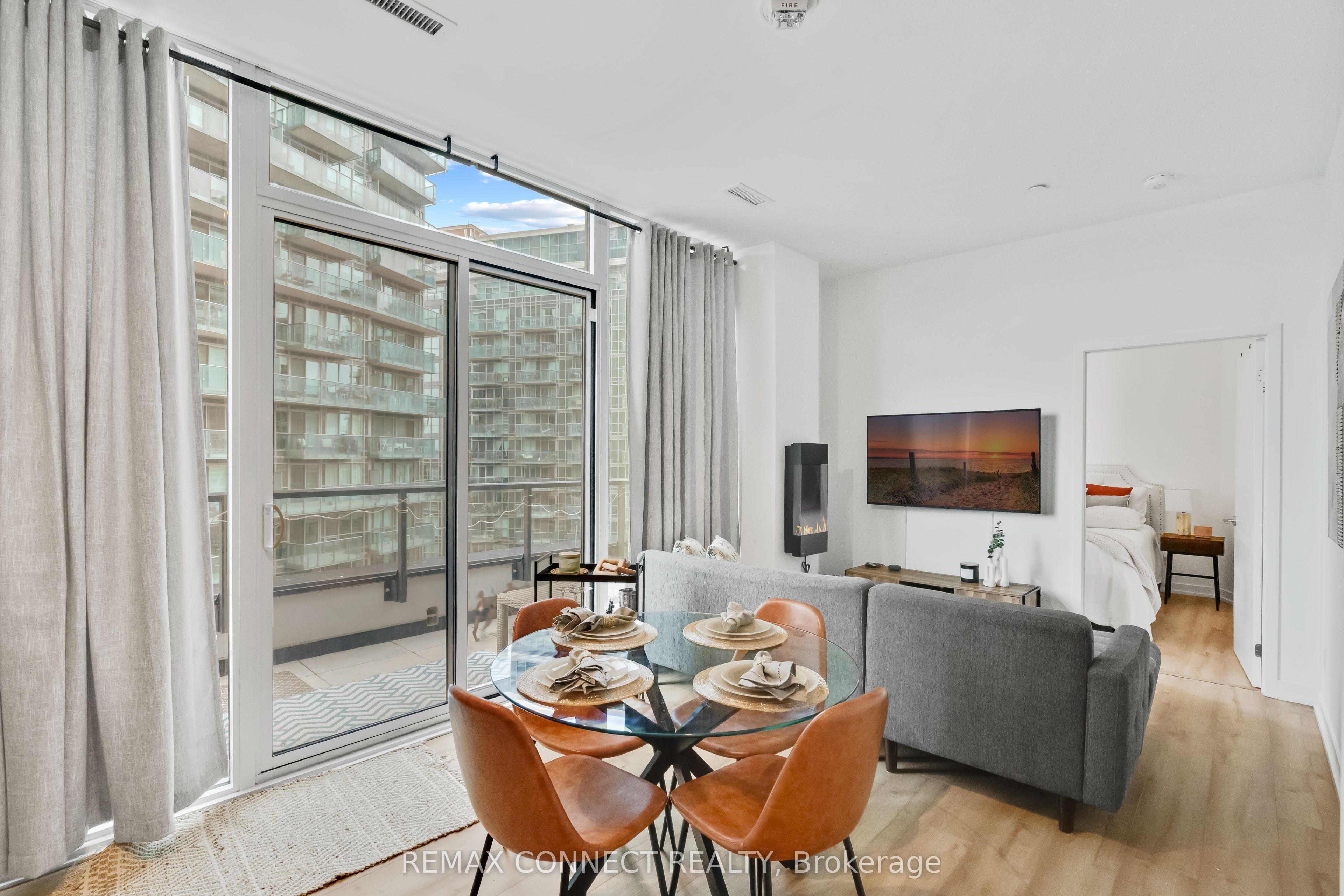 135 East Liberty Street 714, Toronto, ON M6K 0G7 photo 3