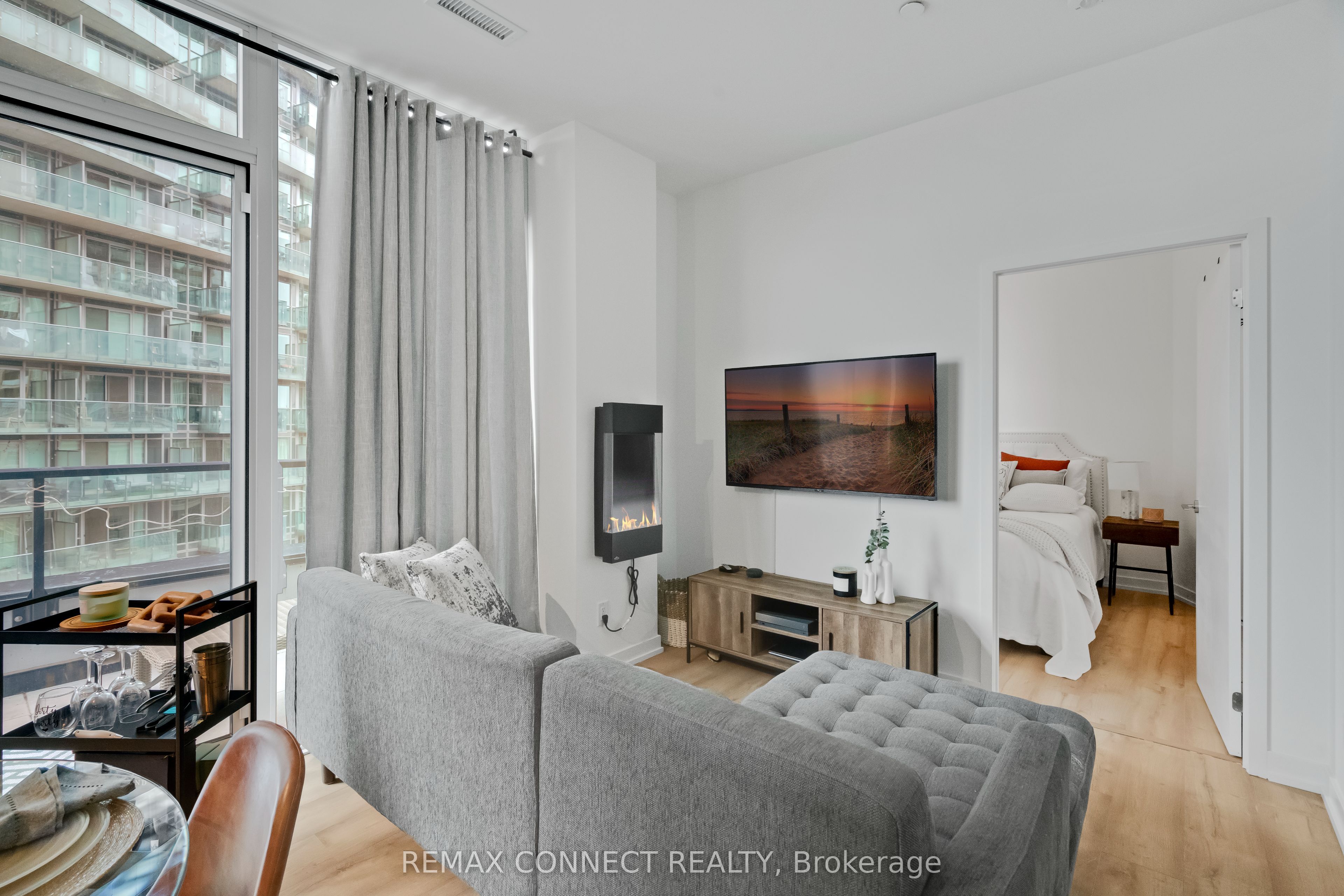 135 East Liberty Street 714, Toronto, ON M6K 0G7 photo 4