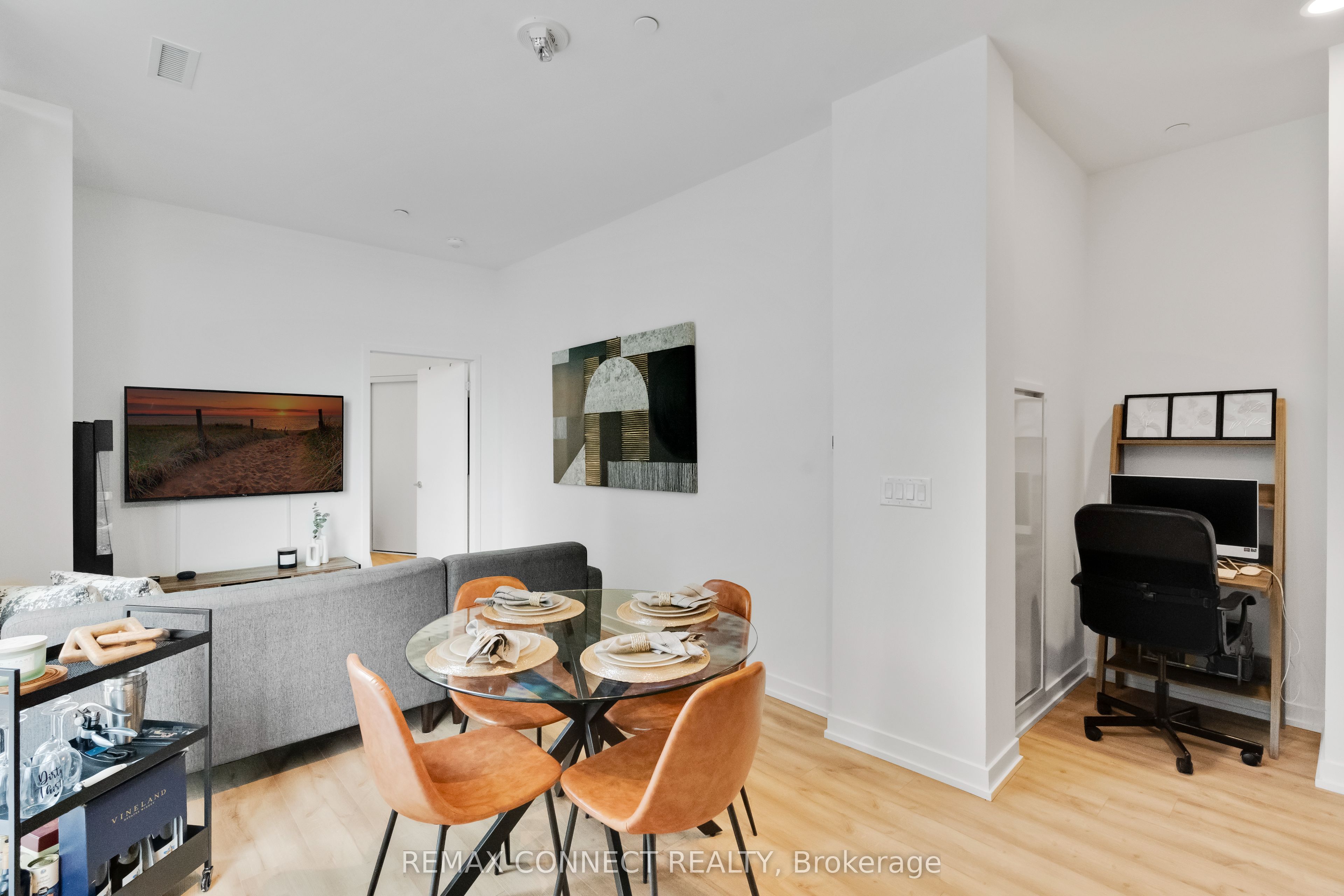 135 East Liberty Street 714, Toronto, ON M6K 0G7 photo 5