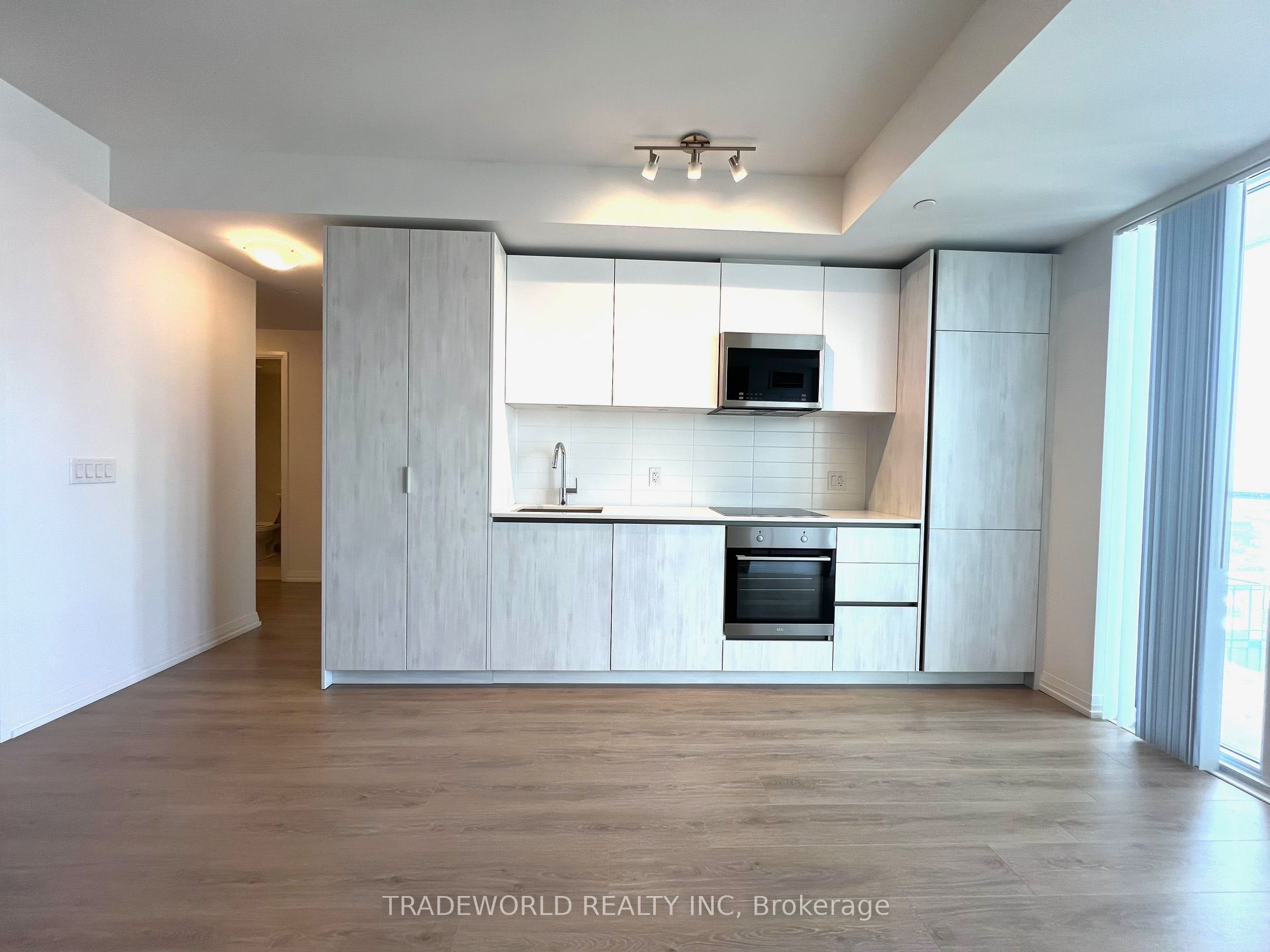 28 Widmer Street 4927, Toronto, ON M5V 0T2 photo 4