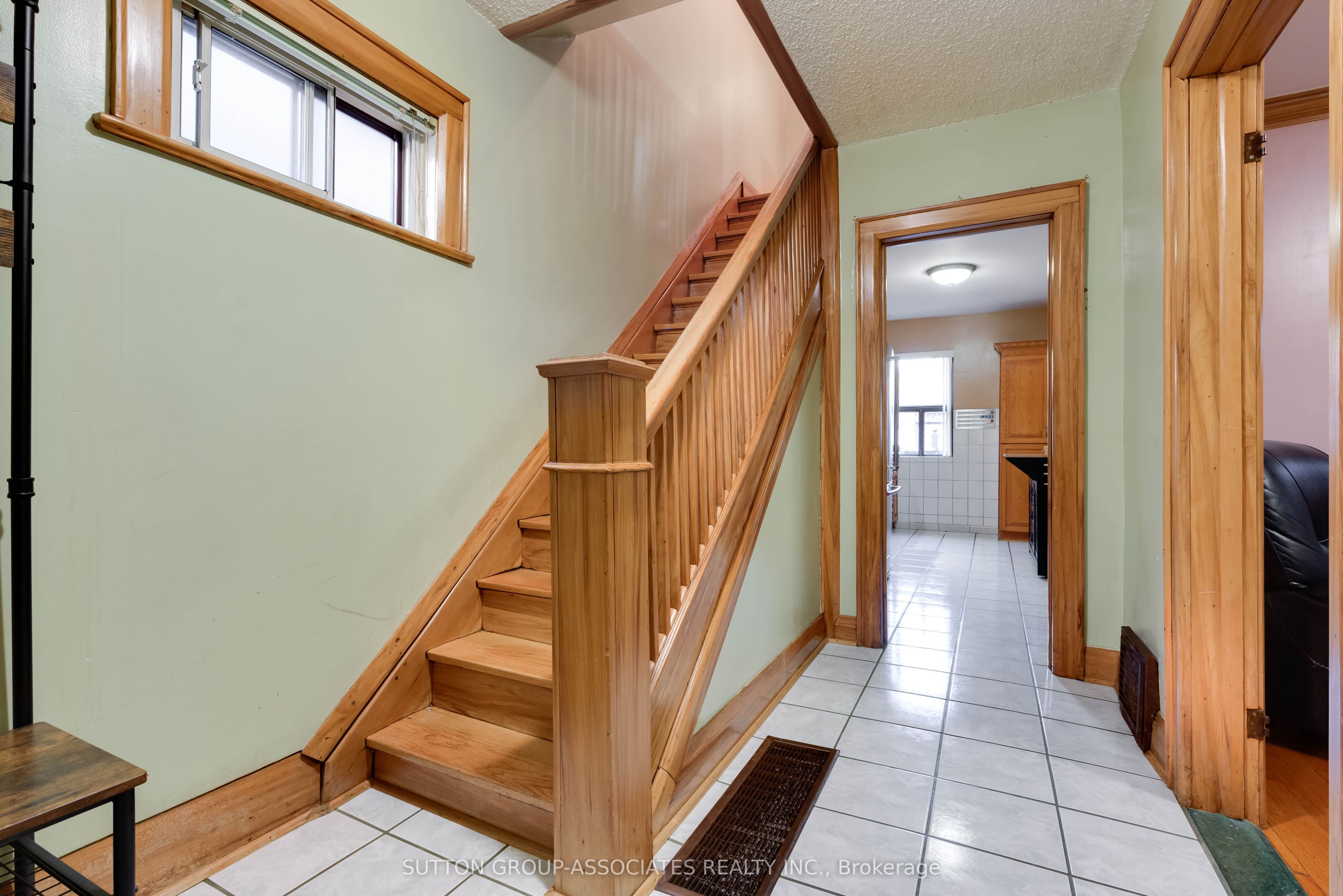 219 Atlas Avenue, Toronto, ON M6C 3P6 photo 2