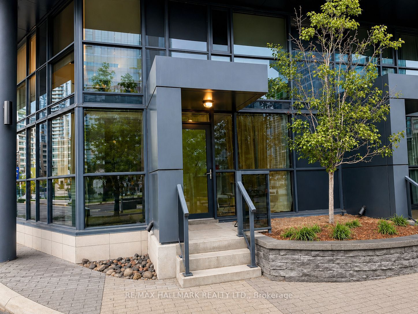 352 Front Street 103, Toronto, ON M5V 0K3