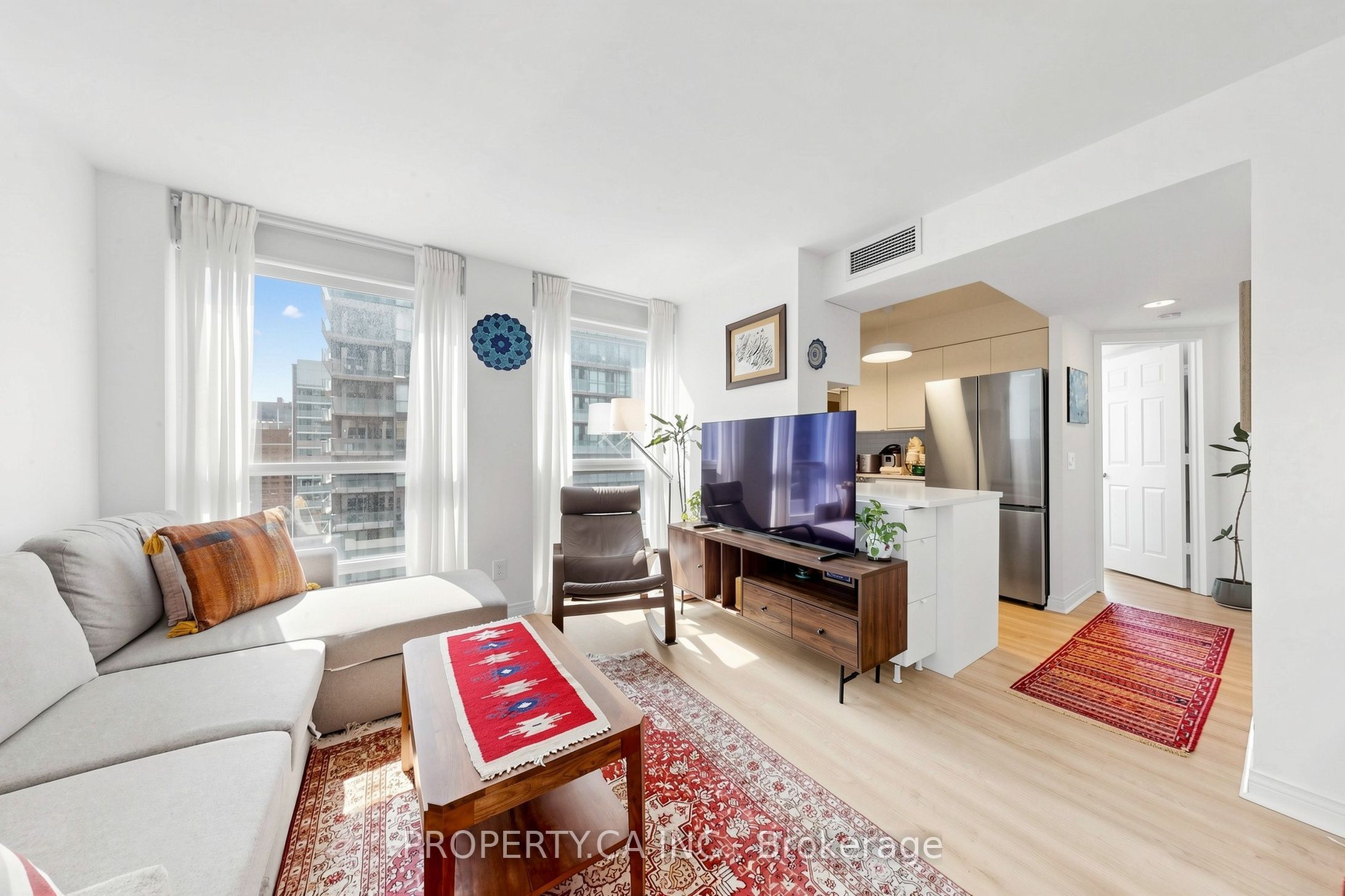 763 Bay Street 1812, Toronto, ON M5G 2R3 photo 2