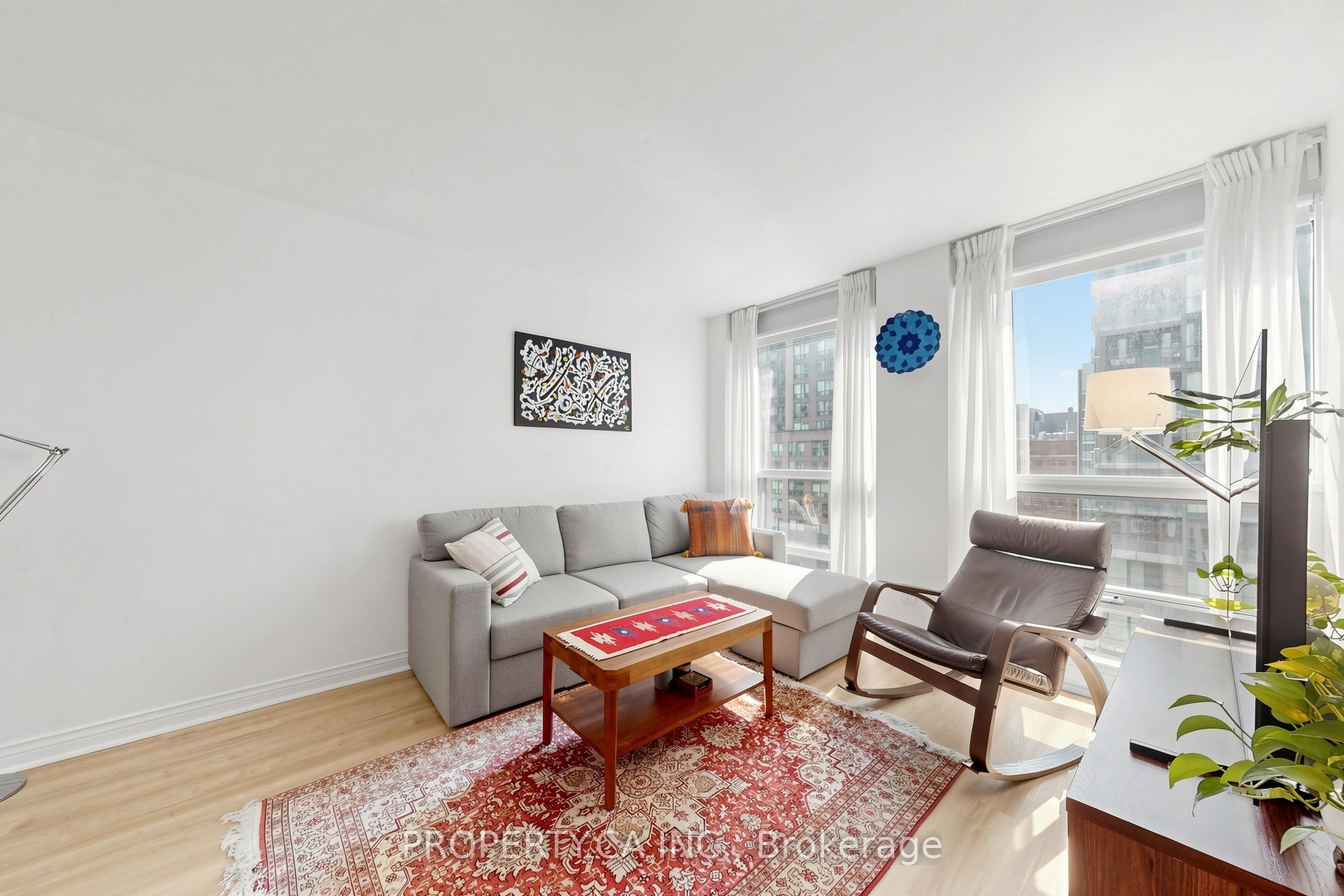 763 Bay Street 1812, Toronto, ON M5G 2R3 photo 3
