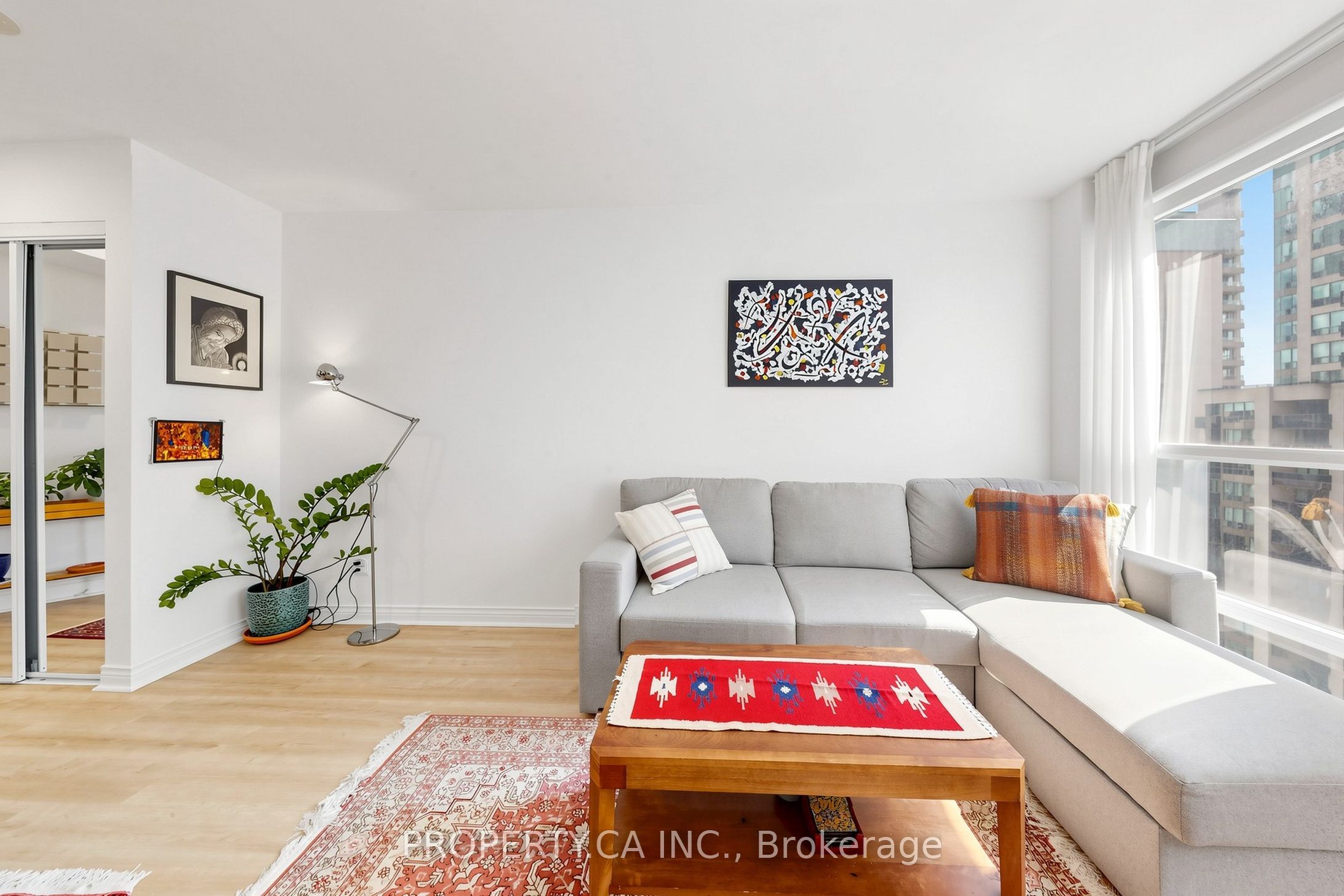 763 Bay Street 1812, Toronto, ON M5G 2R3 photo 4