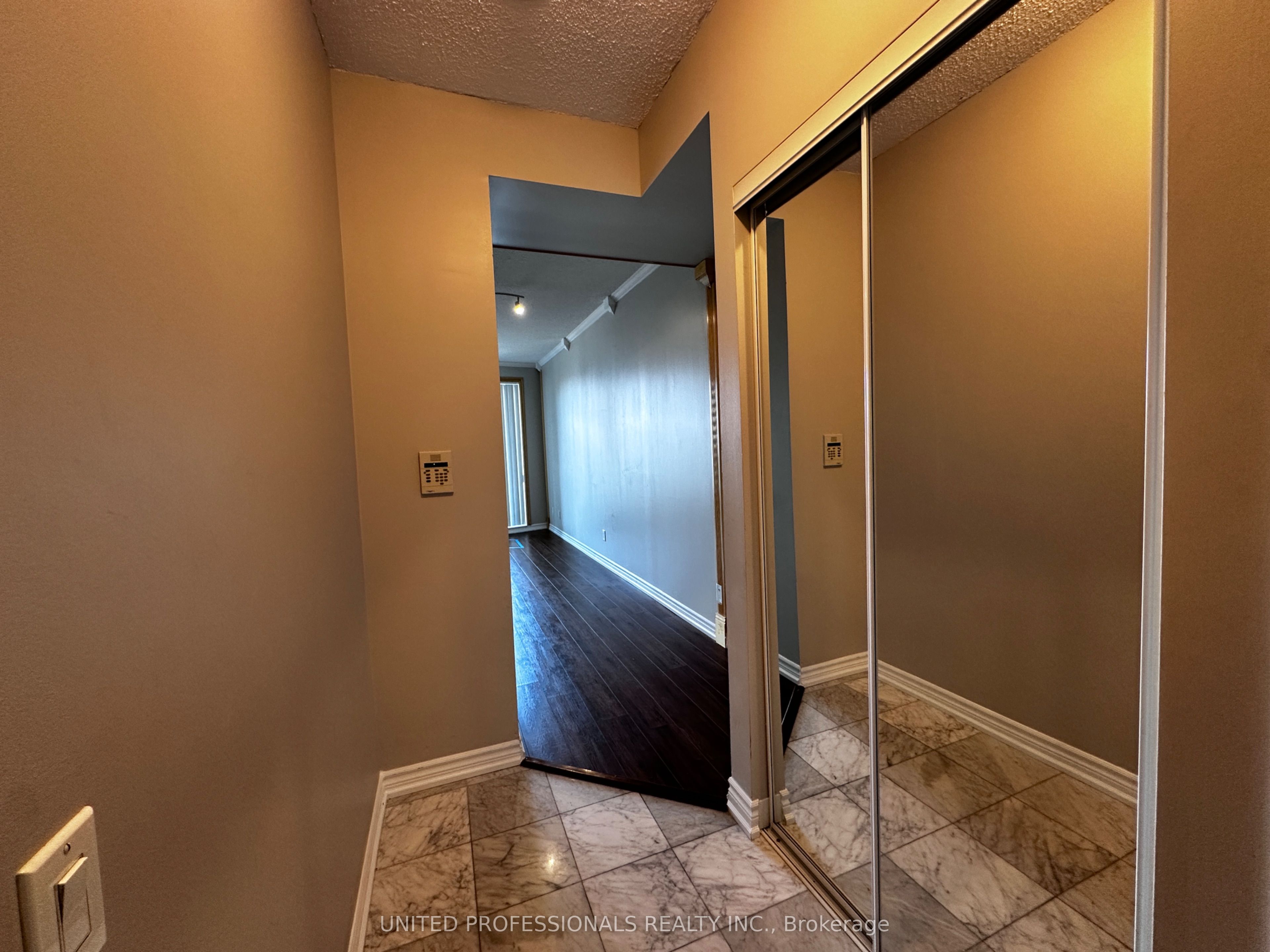 60 Byng Avenue 1812, Toronto, ON M2N 4K3 photo 3