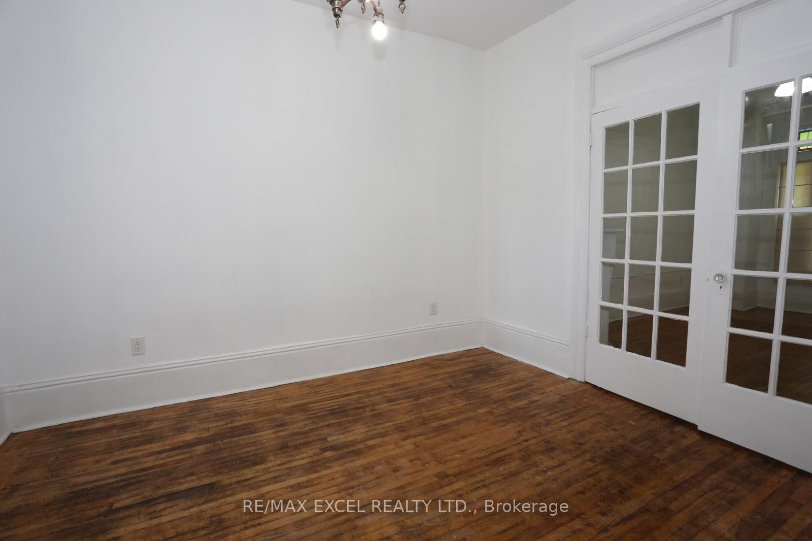 15 Oxford Street, Toronto, ON M5T 1N8 photo 5