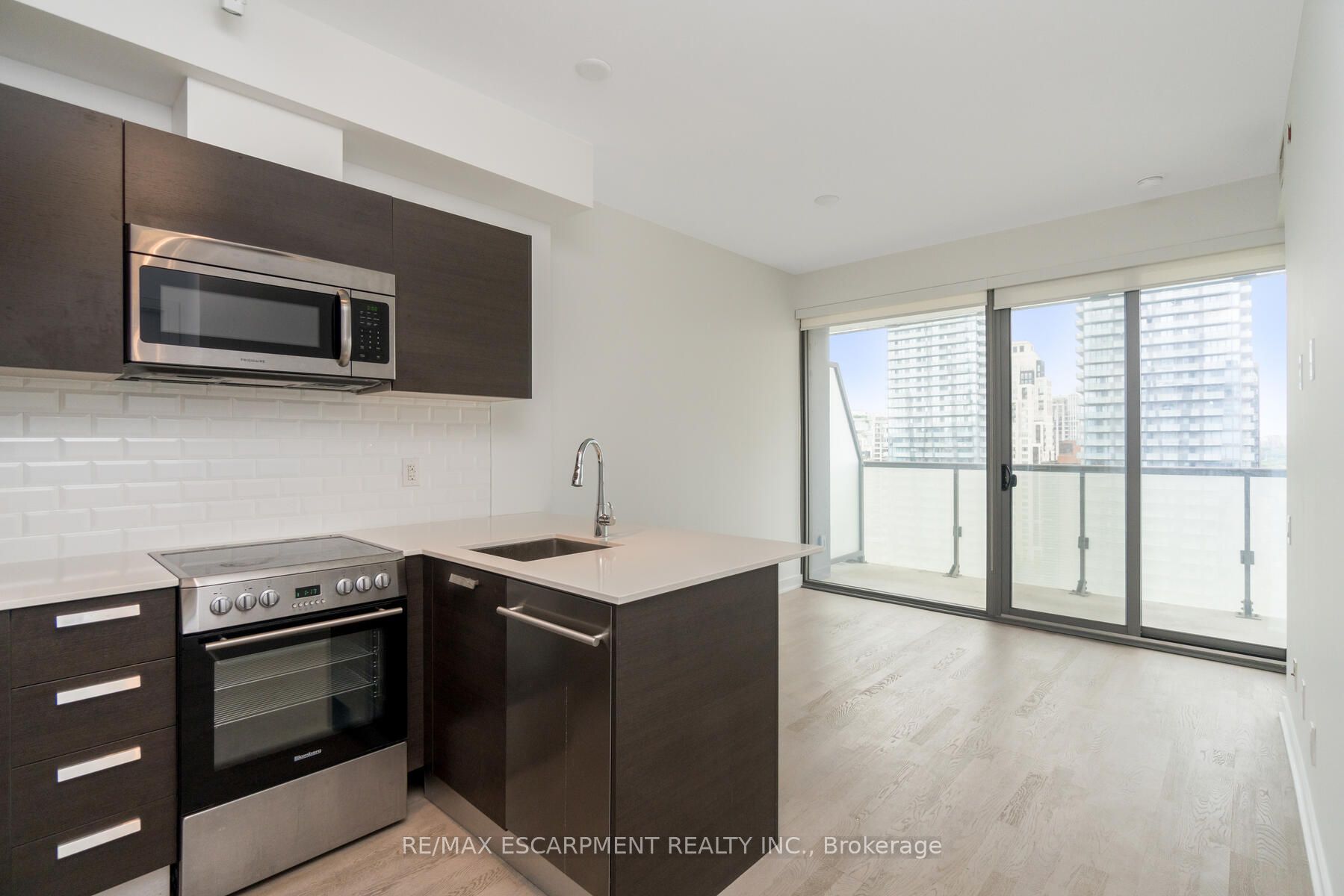 57 St Joseph Street 2209, Toronto, ON M5S 0C5 photo 5