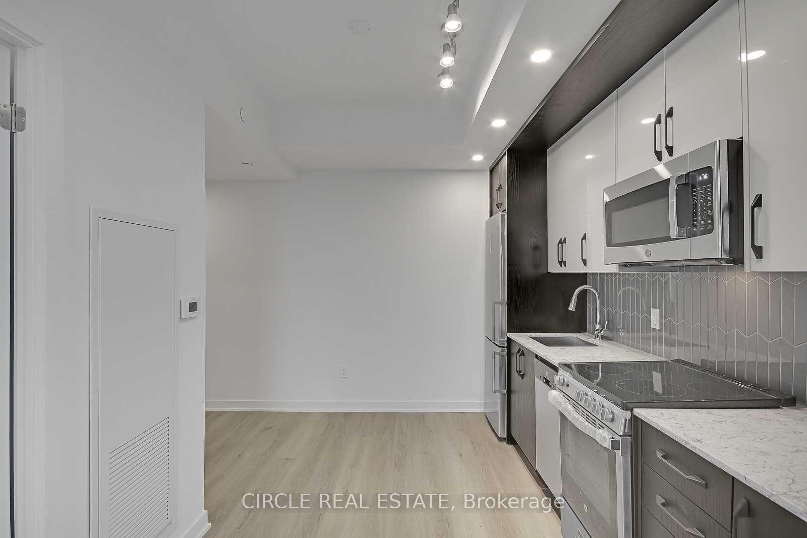 1 Cardiff Road 701, Toronto, ON M4P 0G2 photo 5