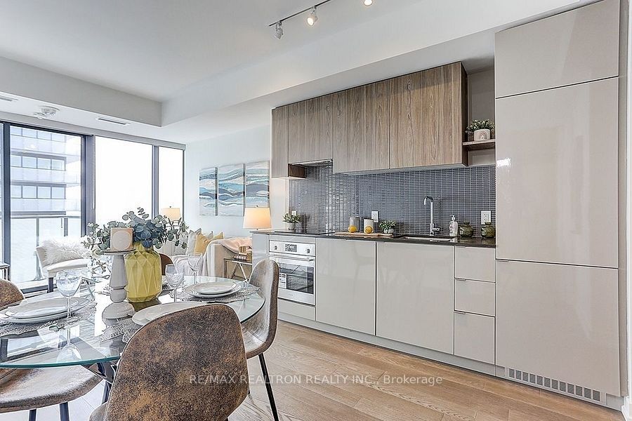 161 Roehampton Avenue 2708, Toronto, ON M4P 1P9 photo 5