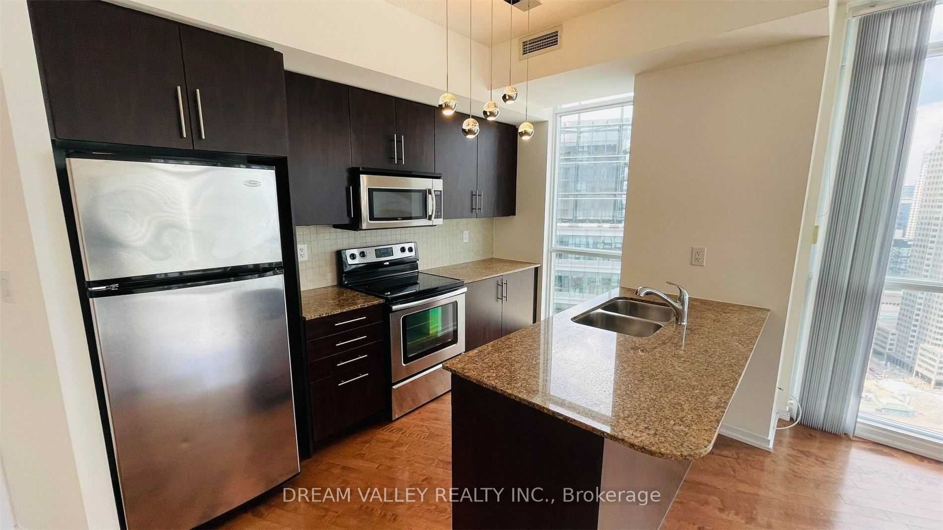 65 Bremner Boulevard 3908, Toronto, ON M5J 0A7 photo 3