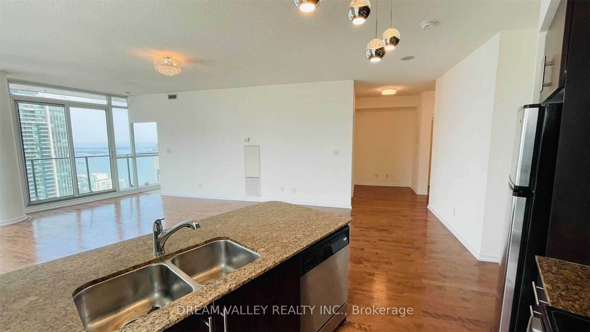 65 Bremner Boulevard 3908, Toronto, ON M5J 0A7 photo 4