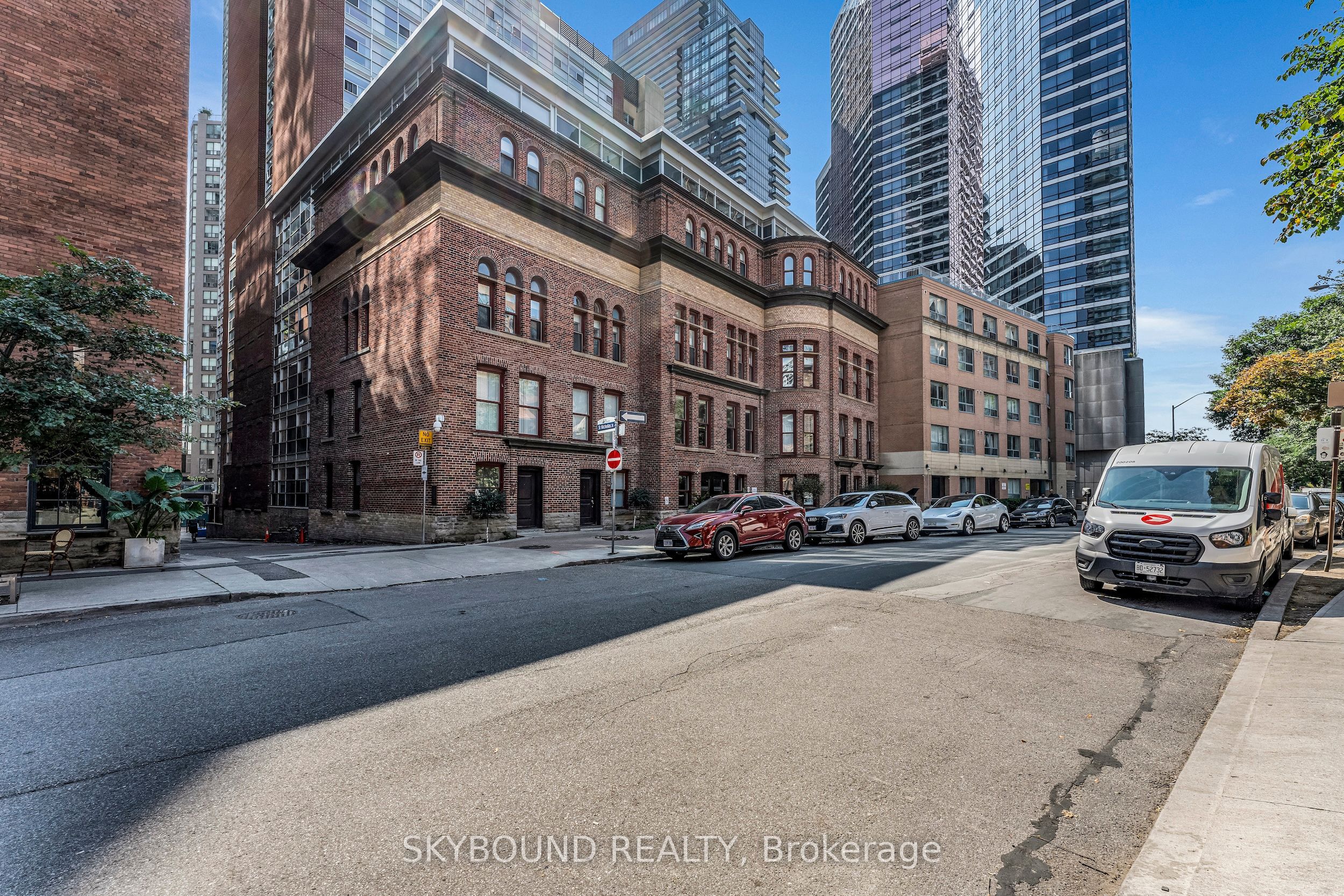 11 St Joseph Street 505, Toronto, ON M4Y 1J8