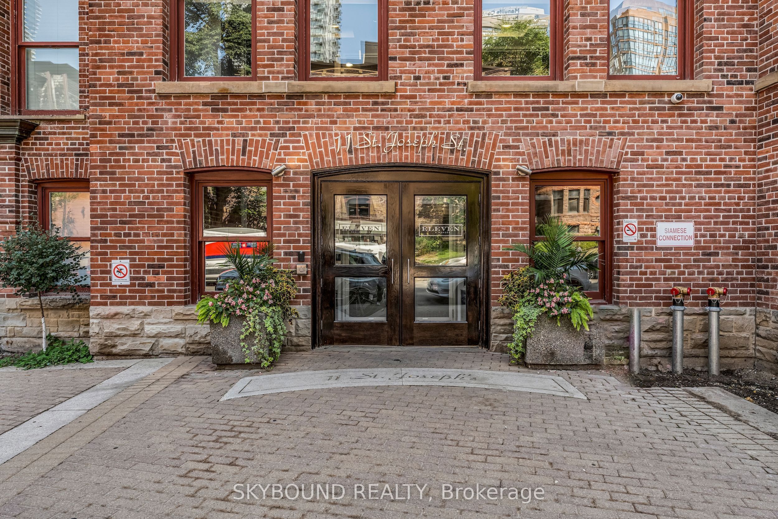 11 St Joseph Street 505, Toronto, ON M4Y 1J8 photo 3