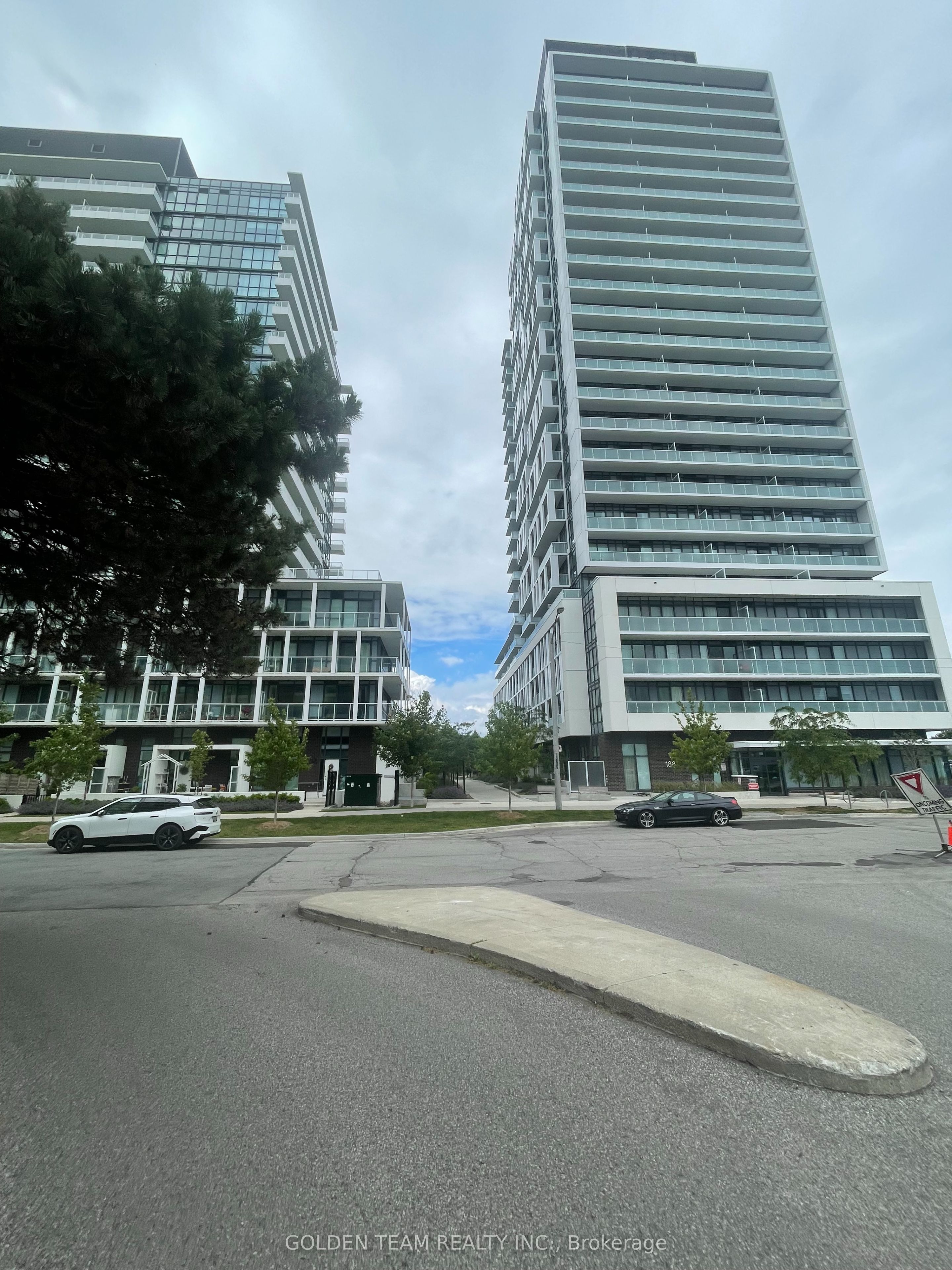 188 Fairview Mall Drive 506, Toronto, ON M2J 0H7