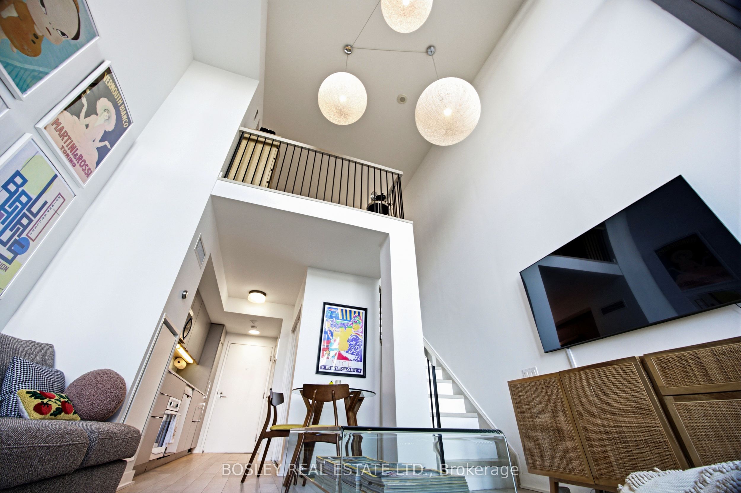 5 Hanna Avenue 302, Toronto, ON M6K 0B3 photo 2