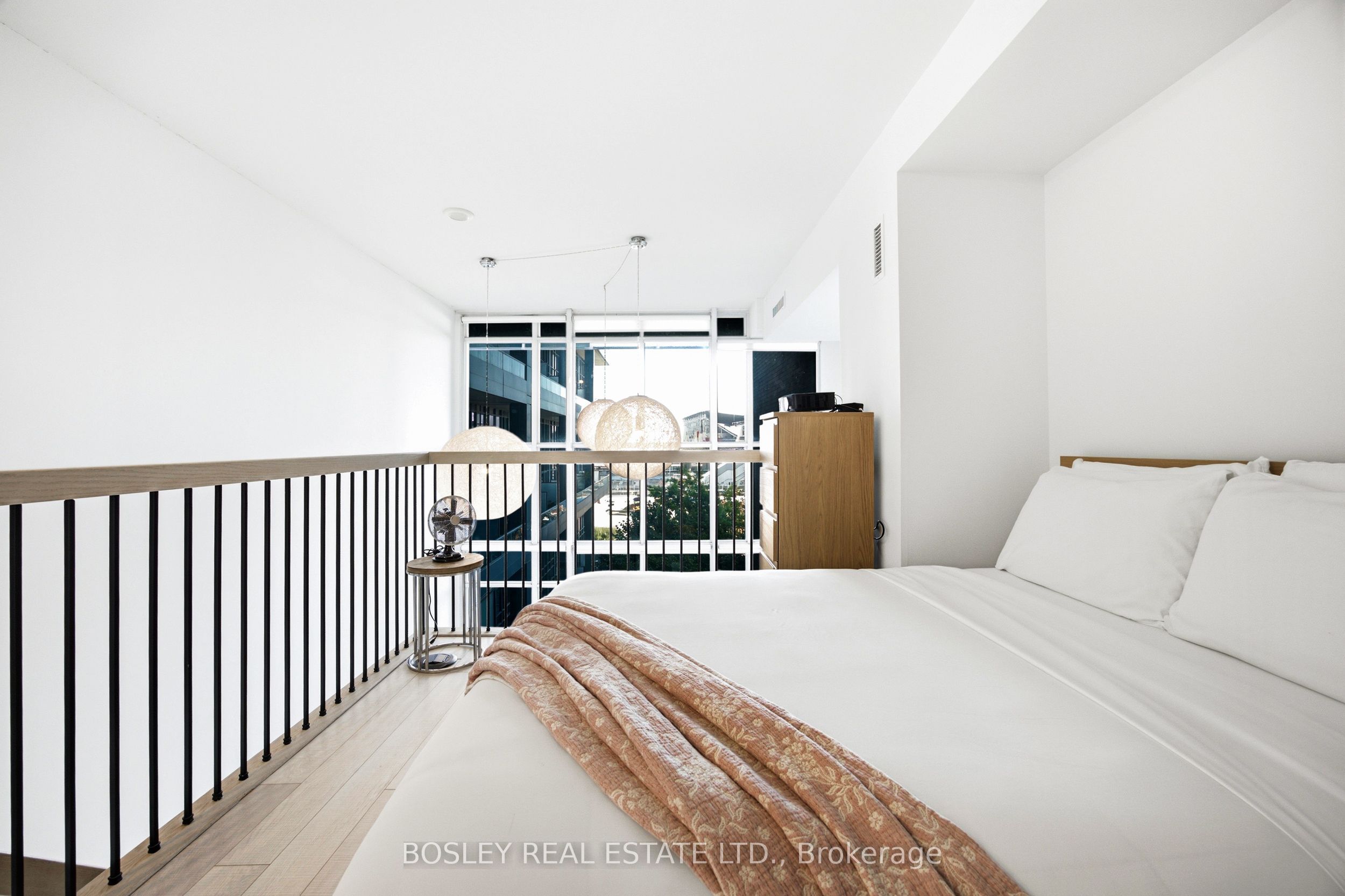 5 Hanna Avenue 302, Toronto, ON M6K 0B3 photo 5