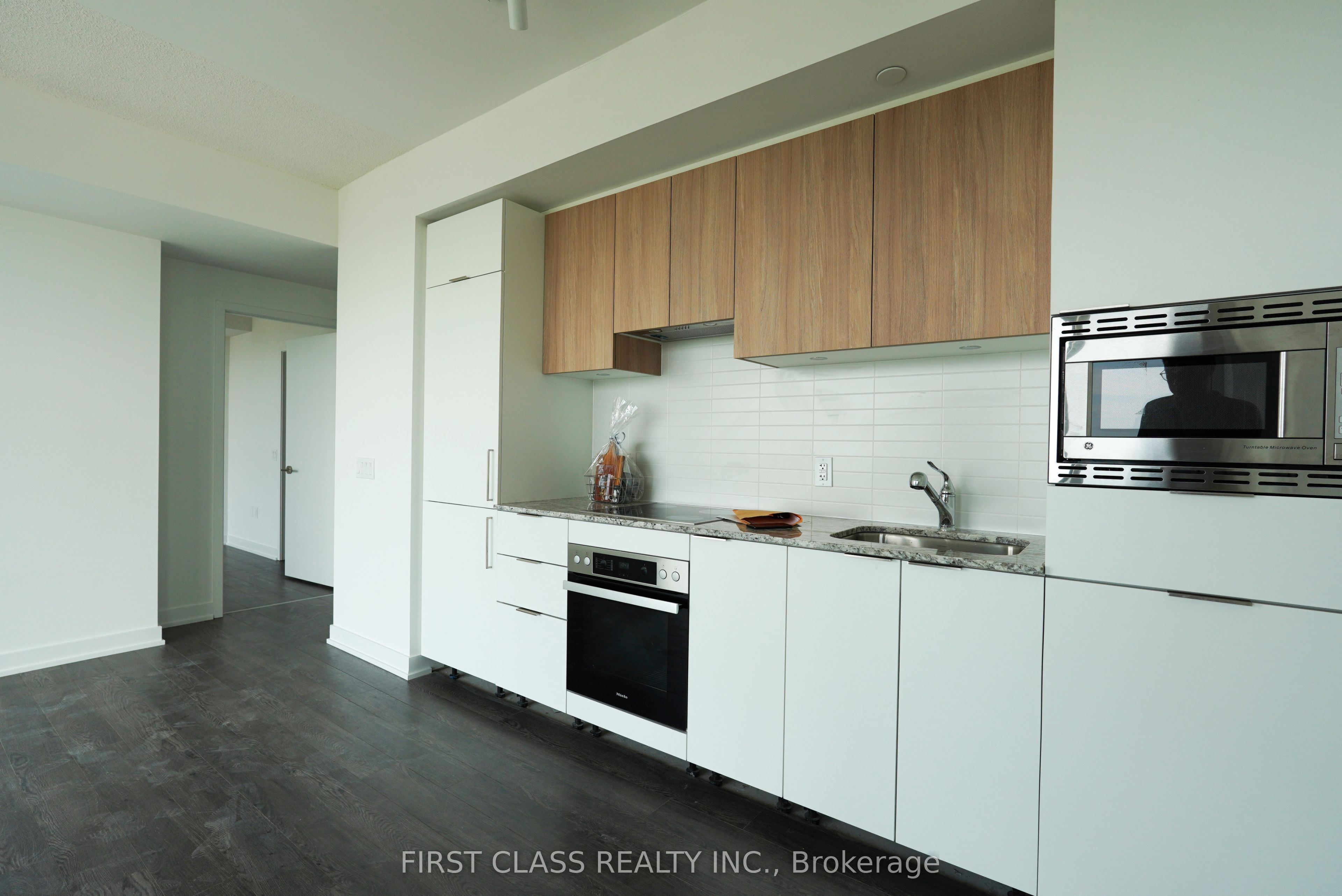 50 O'Neill Road 2804, Toronto, ON M3C 0R1 photo 2